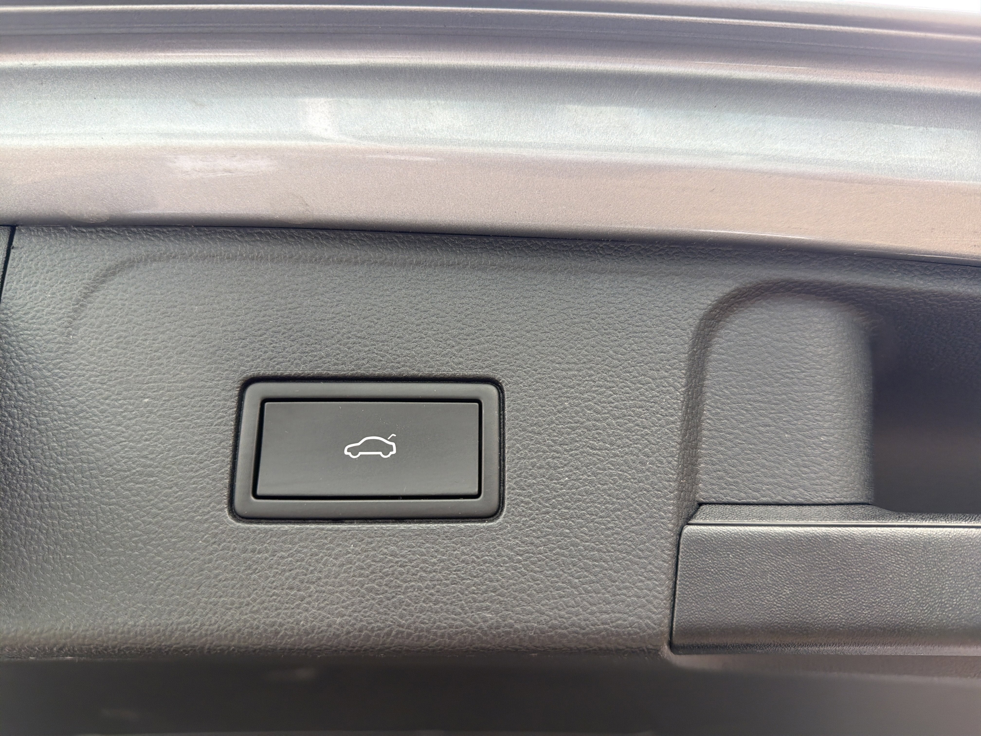 2024 Volkswagen Atlas 2.0T SE w/Technology w/ Captains Chairs