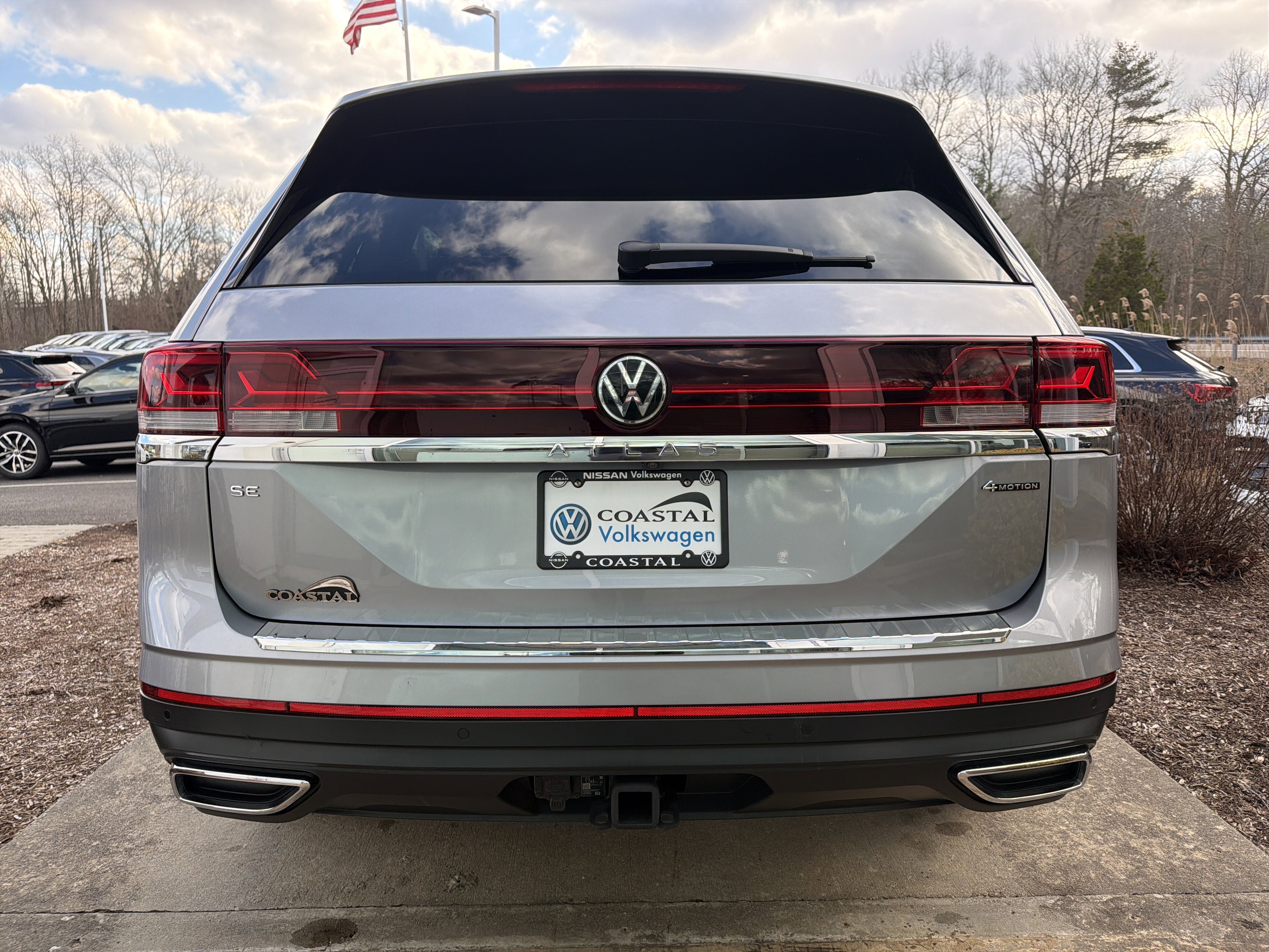 2024 Volkswagen Atlas 2.0T SE w/Technology w/ Captains Chairs