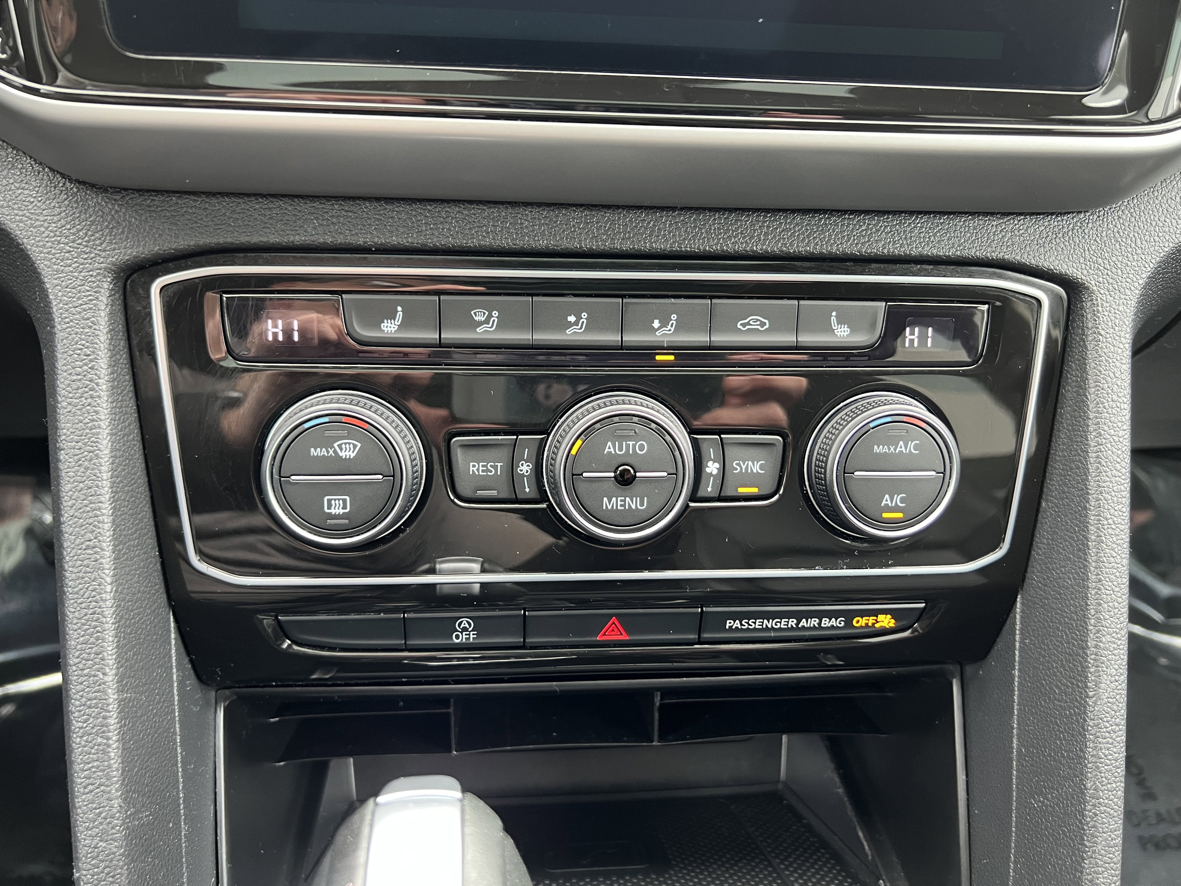 2023 Volkswagen Atlas 2.0T SE w/Technology w/panoramic sunroof