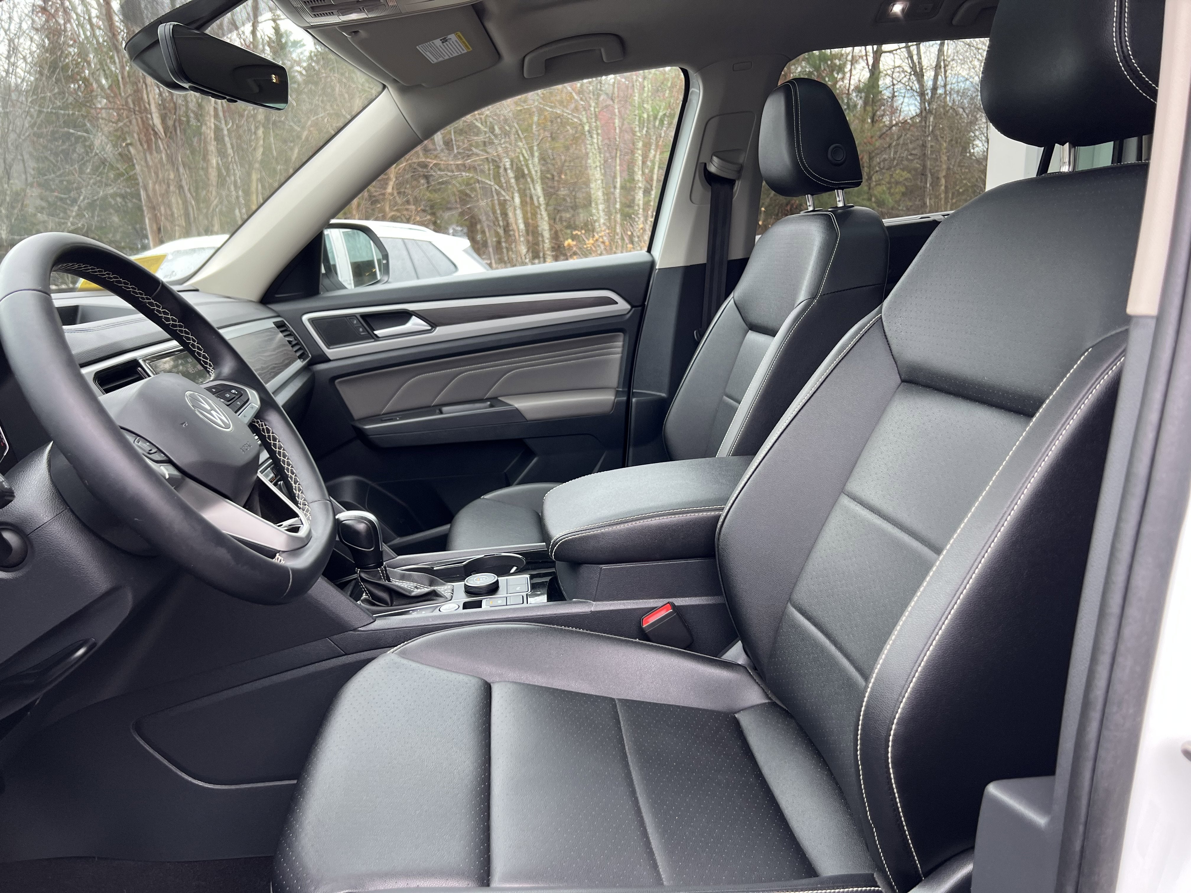 2023 Volkswagen Atlas 2.0T SE w/Technology w/panoramic sunroof