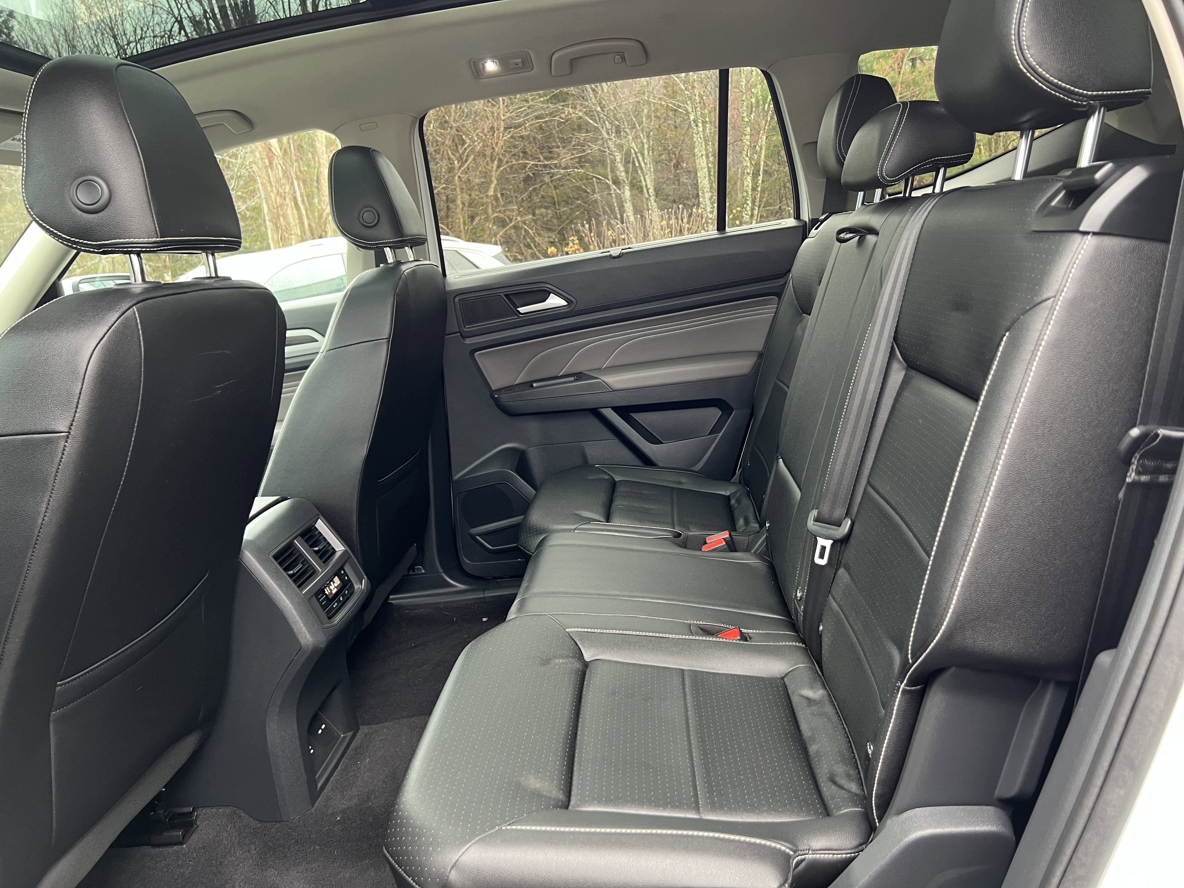 2023 Volkswagen Atlas 2.0T SE w/Technology w/panoramic sunroof