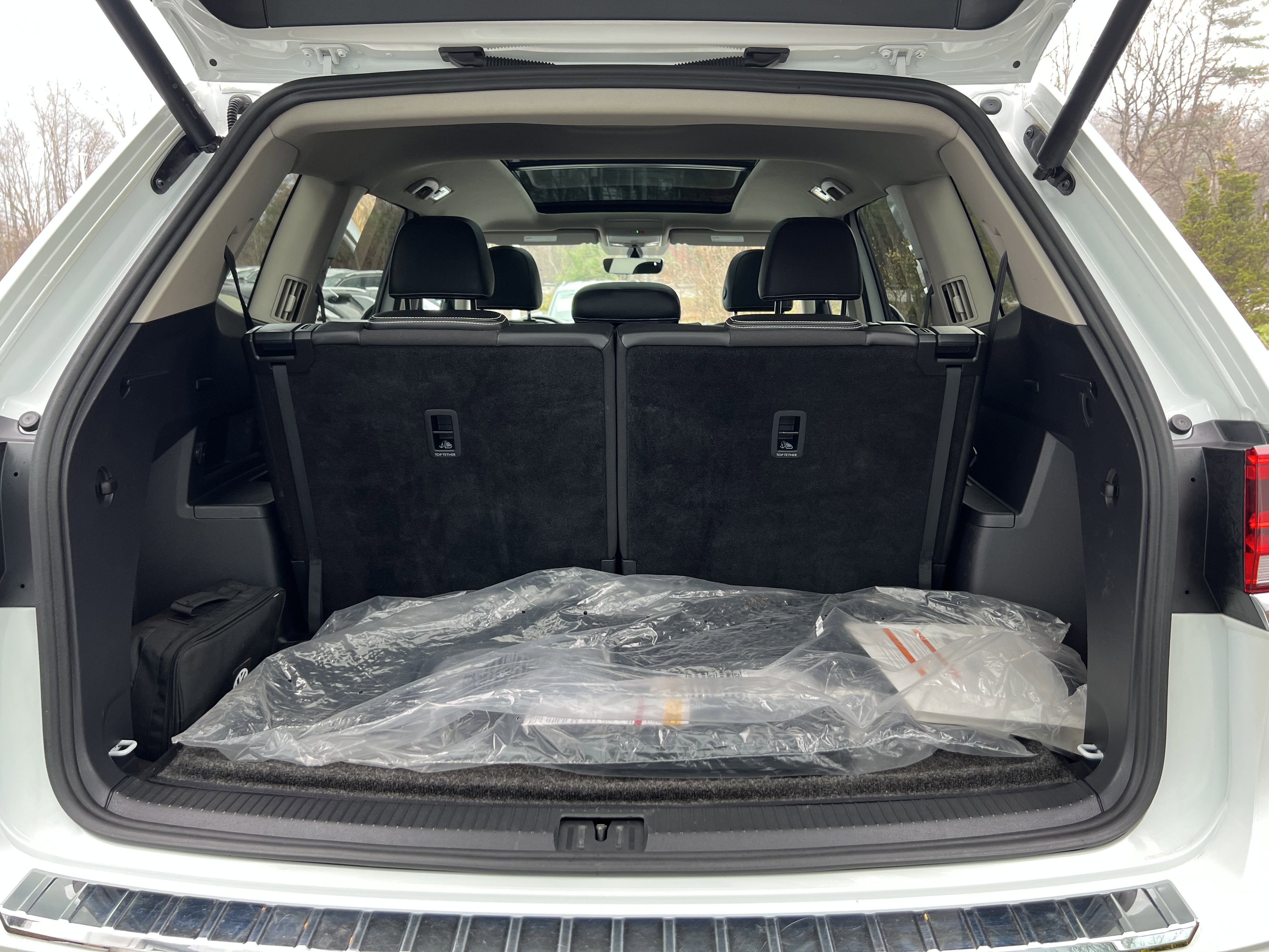 2023 Volkswagen Atlas 2.0T SE w/Technology w/panoramic sunroof