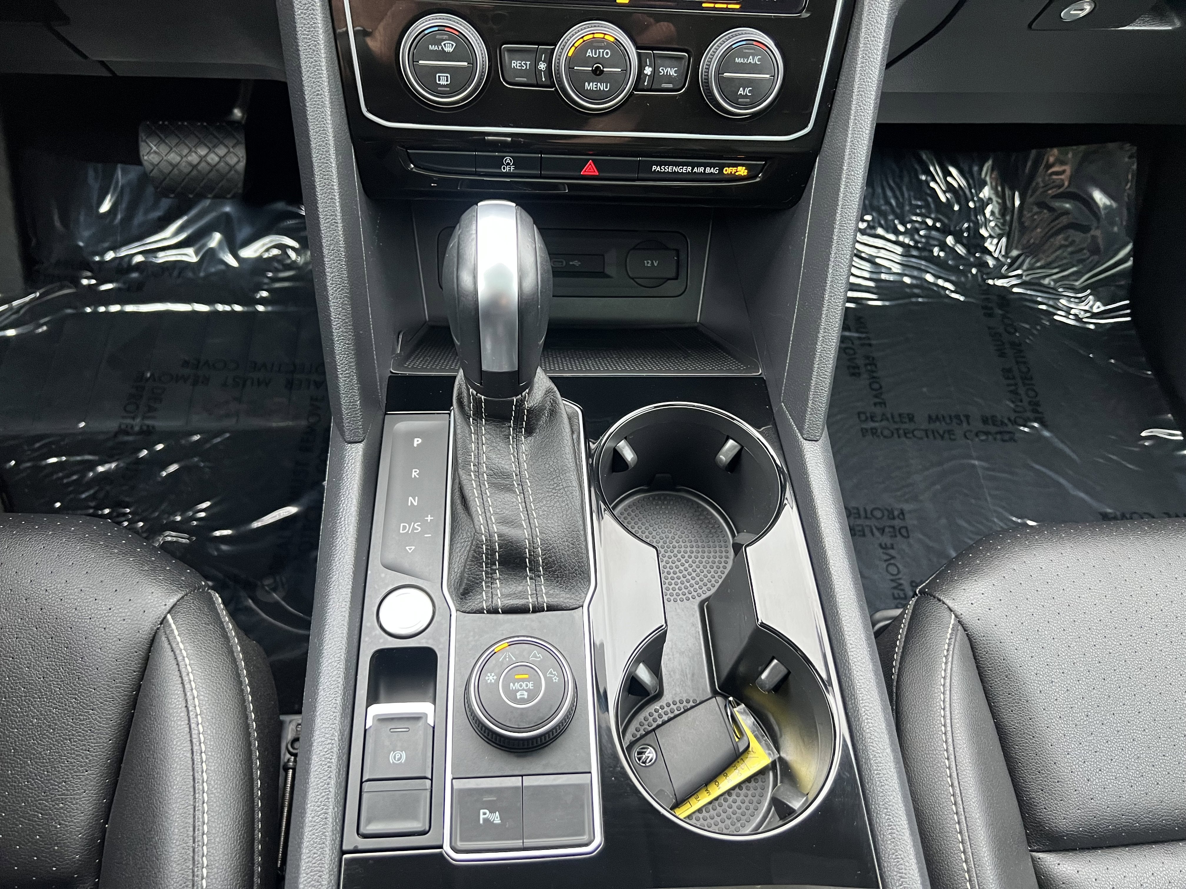 2023 Volkswagen Atlas 3.6L V6 SE w/Technology w/panoramic sunroof