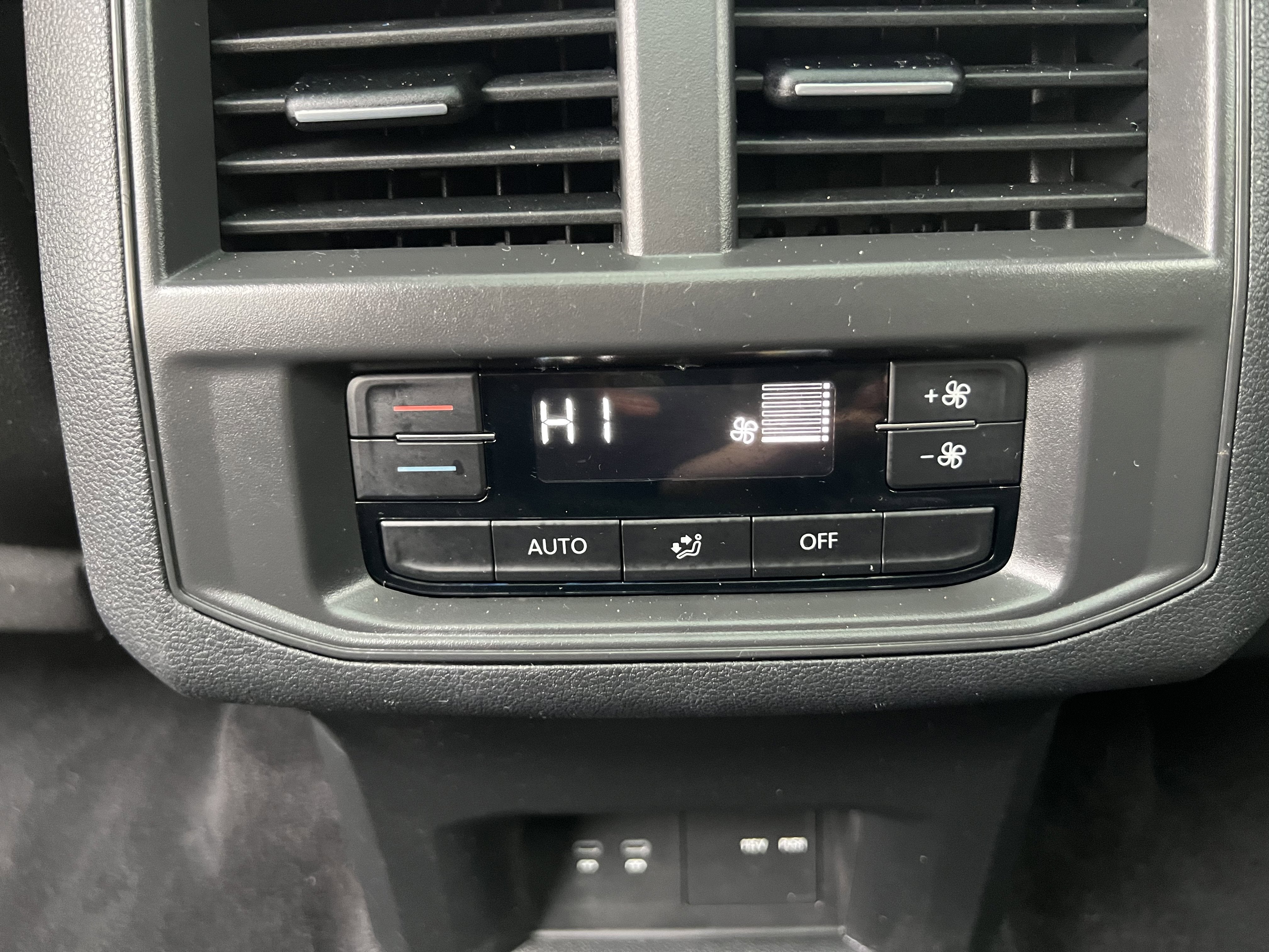 2023 Volkswagen Atlas 3.6L V6 SE w/Technology w/panoramic sunroof