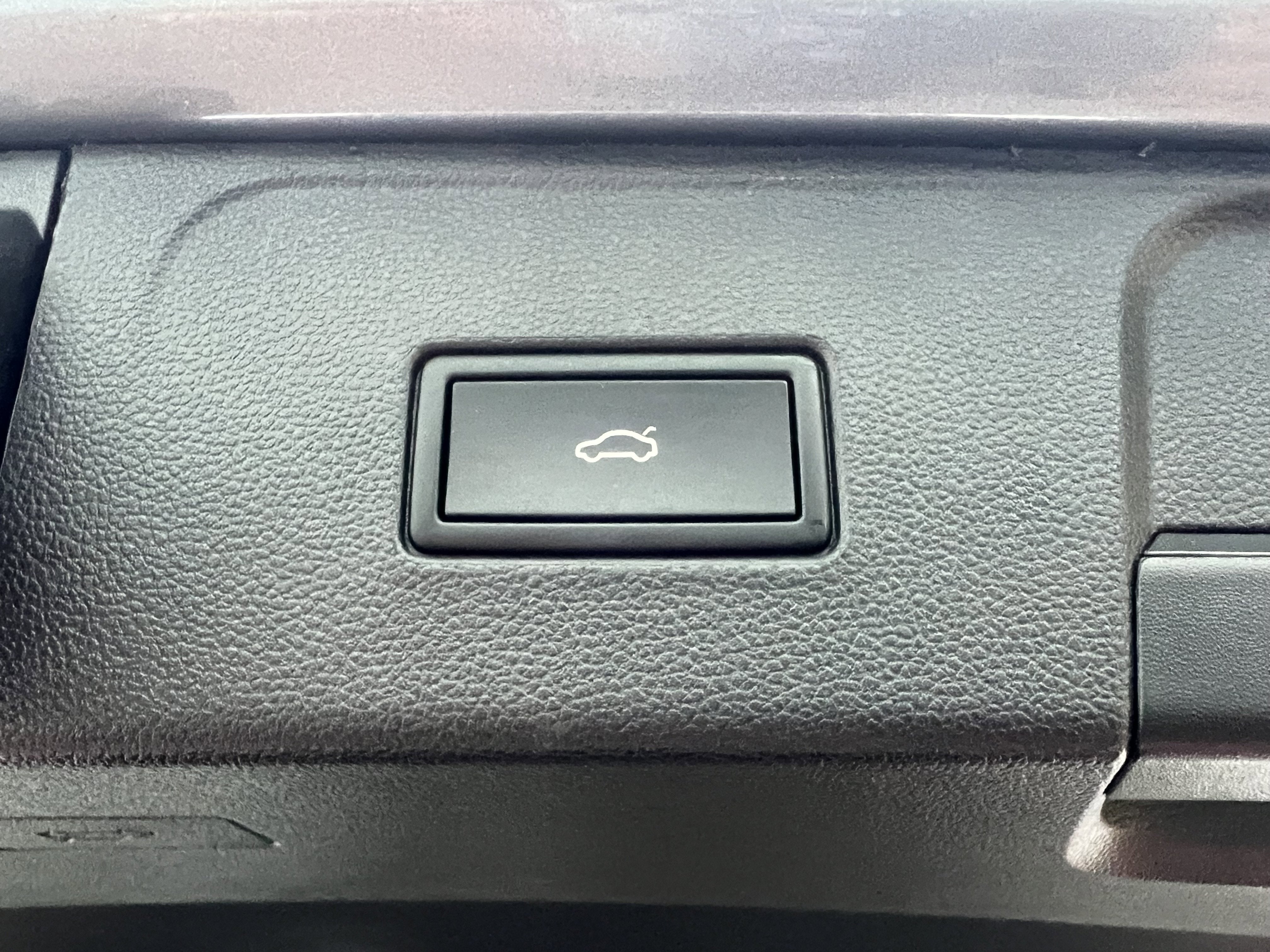 2023 Volkswagen Atlas 3.6L V6 SE w/Technology w/panoramic sunroof