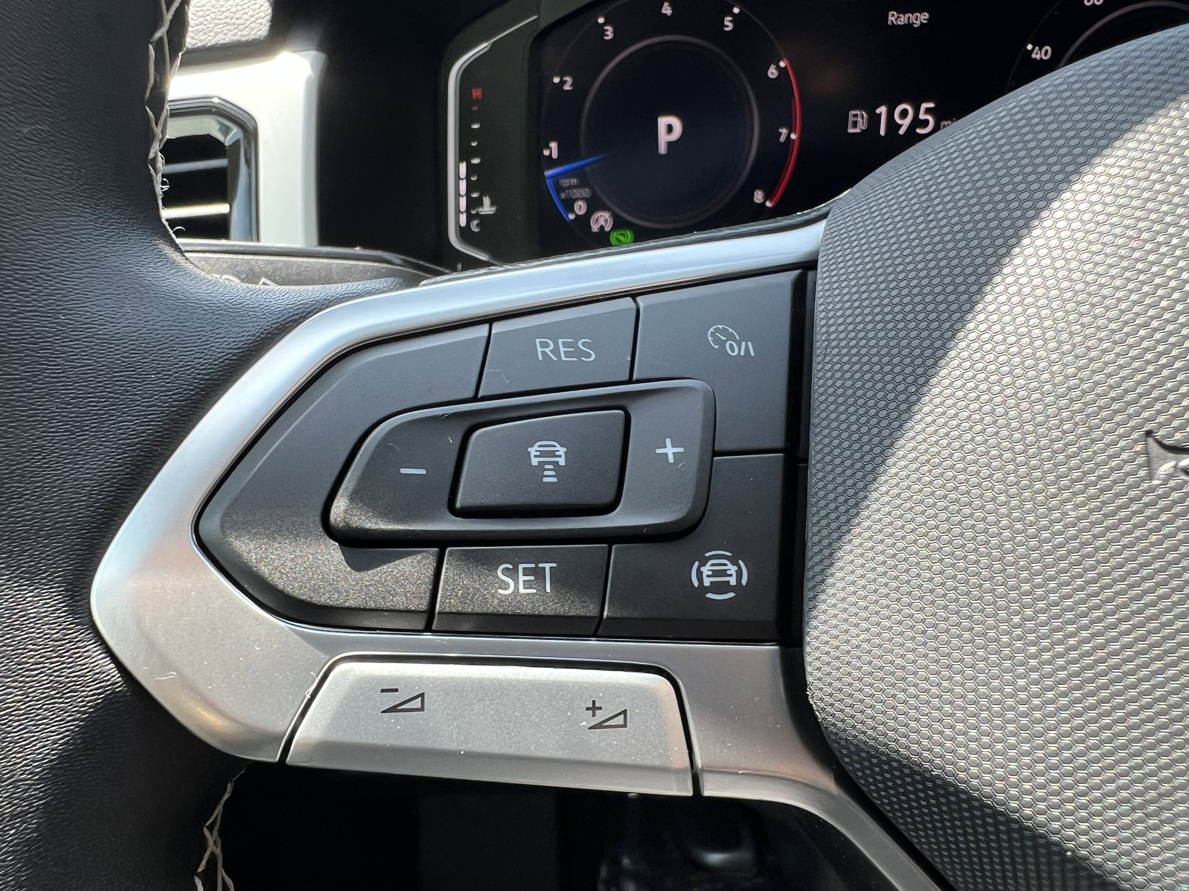 2023 Volkswagen Atlas 3.6L V6 SE w/Technology W/Panoramic Sunroof