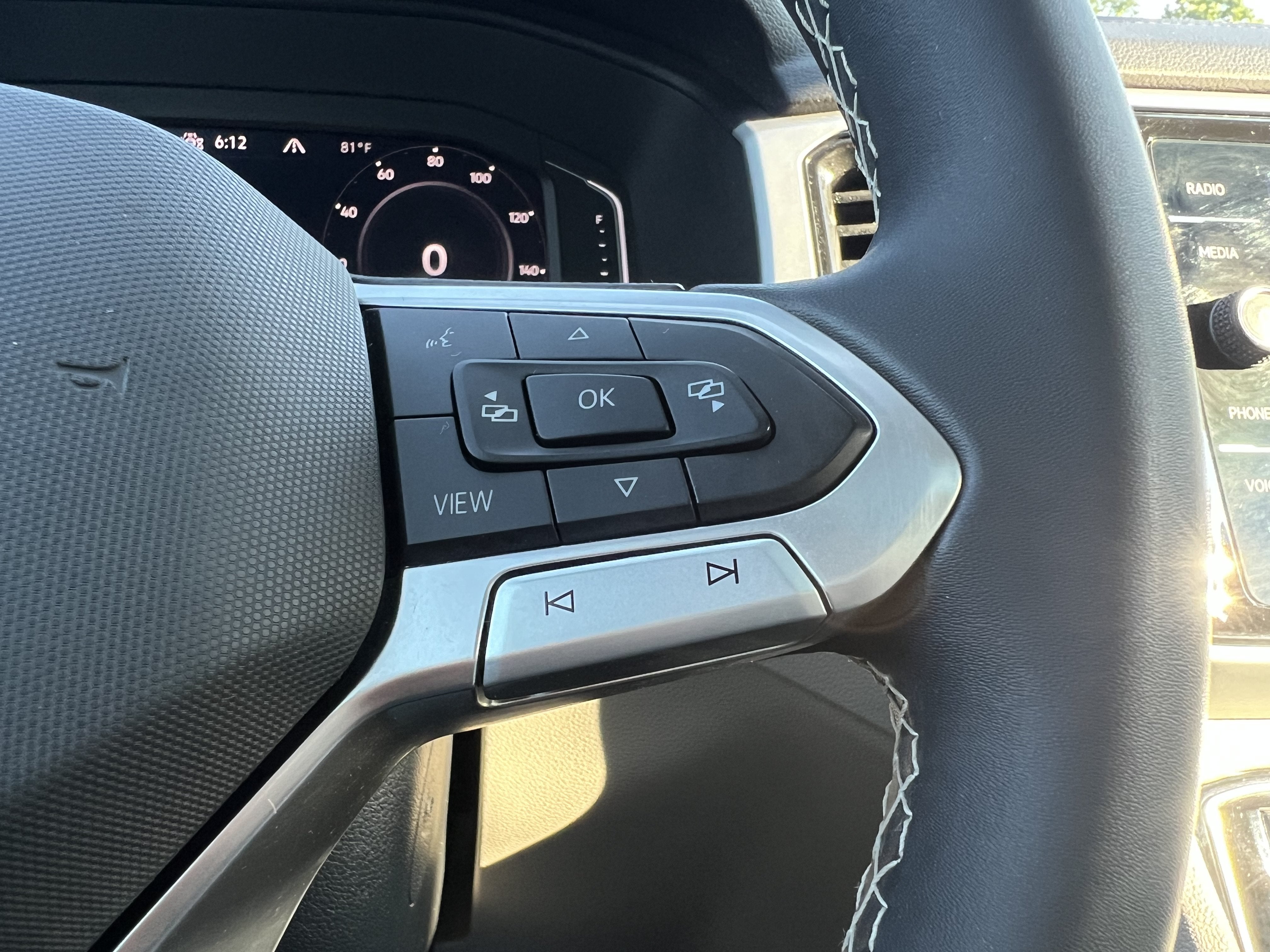 2023 Volkswagen Atlas 3.6L V6 SE w/Technology W/Panoramic Sunroof & Black Wheel Package