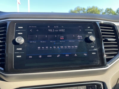 2023 Volkswagen Atlas 3.6L V6 SE w/Technology W/Panoramic Sunroof & Black Wheel Package