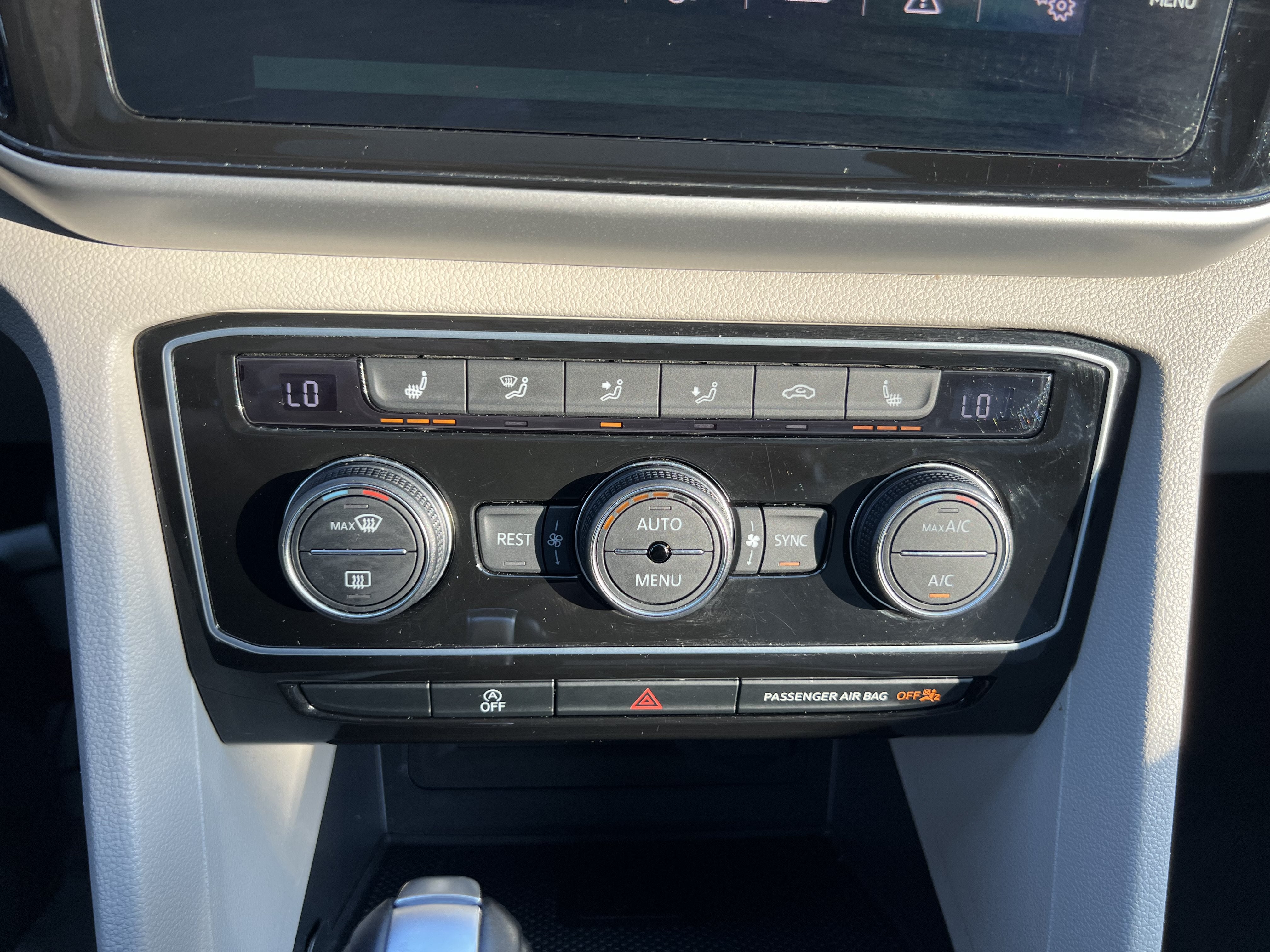 2023 Volkswagen Atlas 3.6L V6 SE w/Technology W/Panoramic Sunroof & Black Wheel Package
