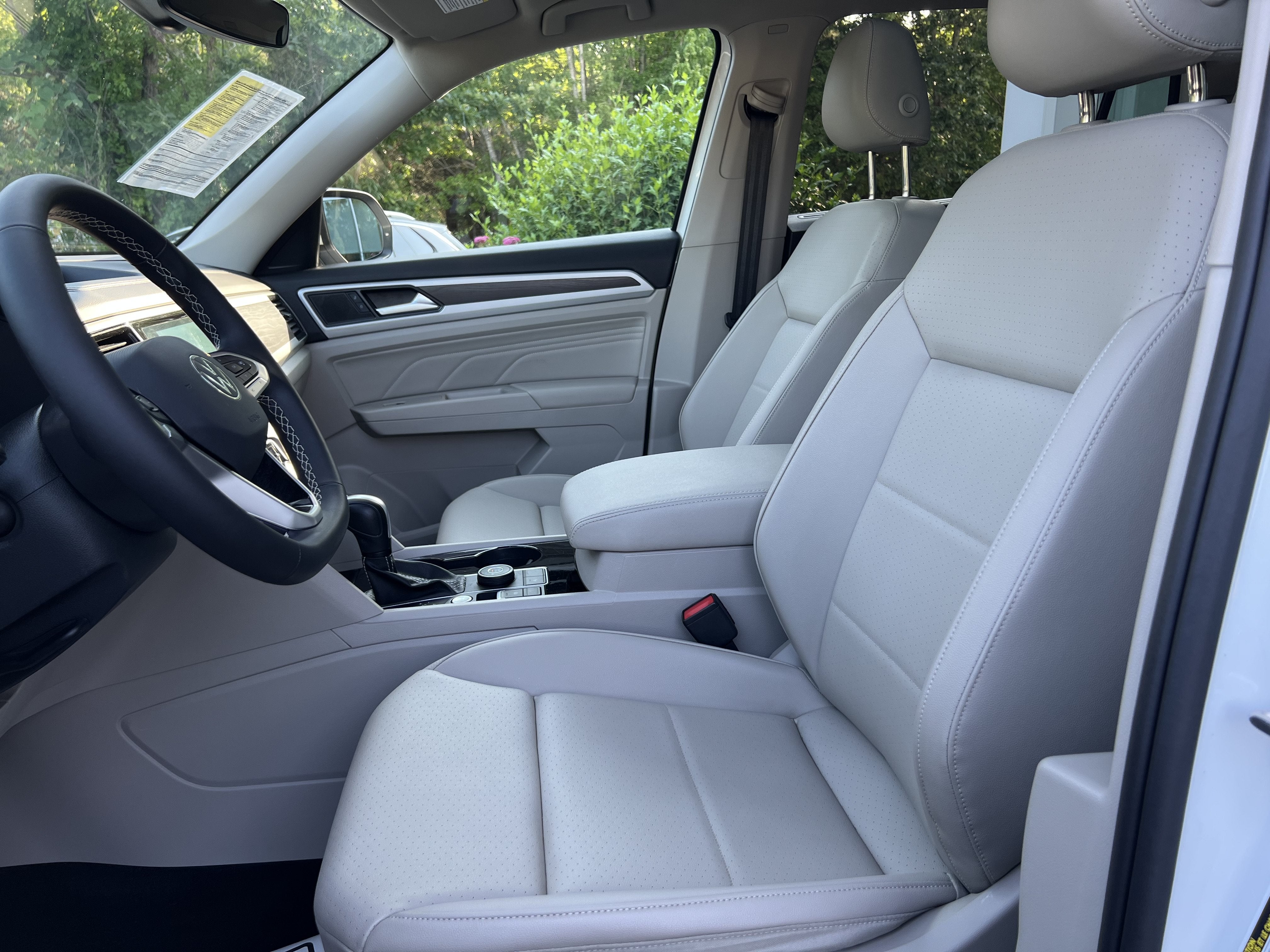 2023 Volkswagen Atlas 3.6L V6 SE w/Technology W/Panoramic Sunroof & Black Wheel Package