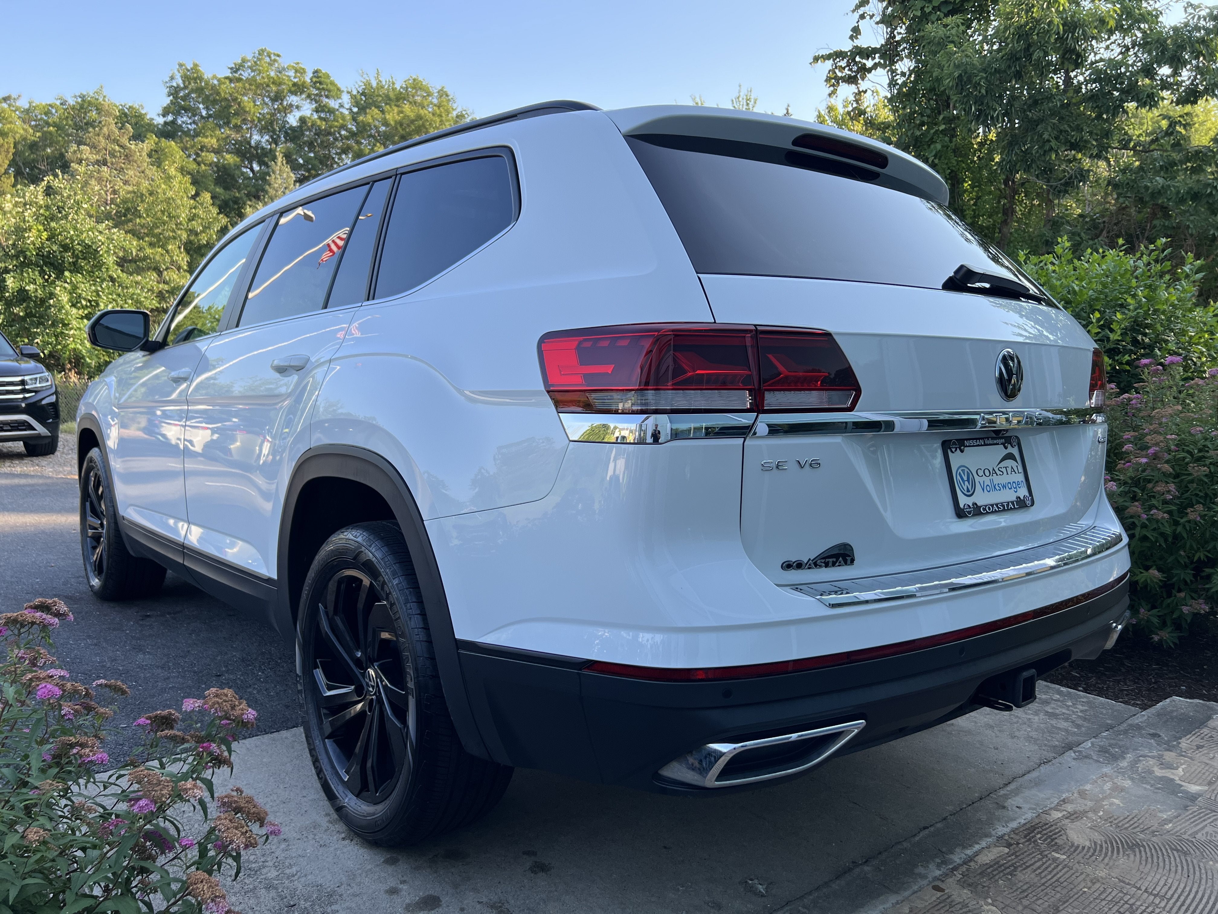2023 Volkswagen Atlas 3.6L V6 SE w/Technology W/Panoramic Sunroof & Black Wheel Package