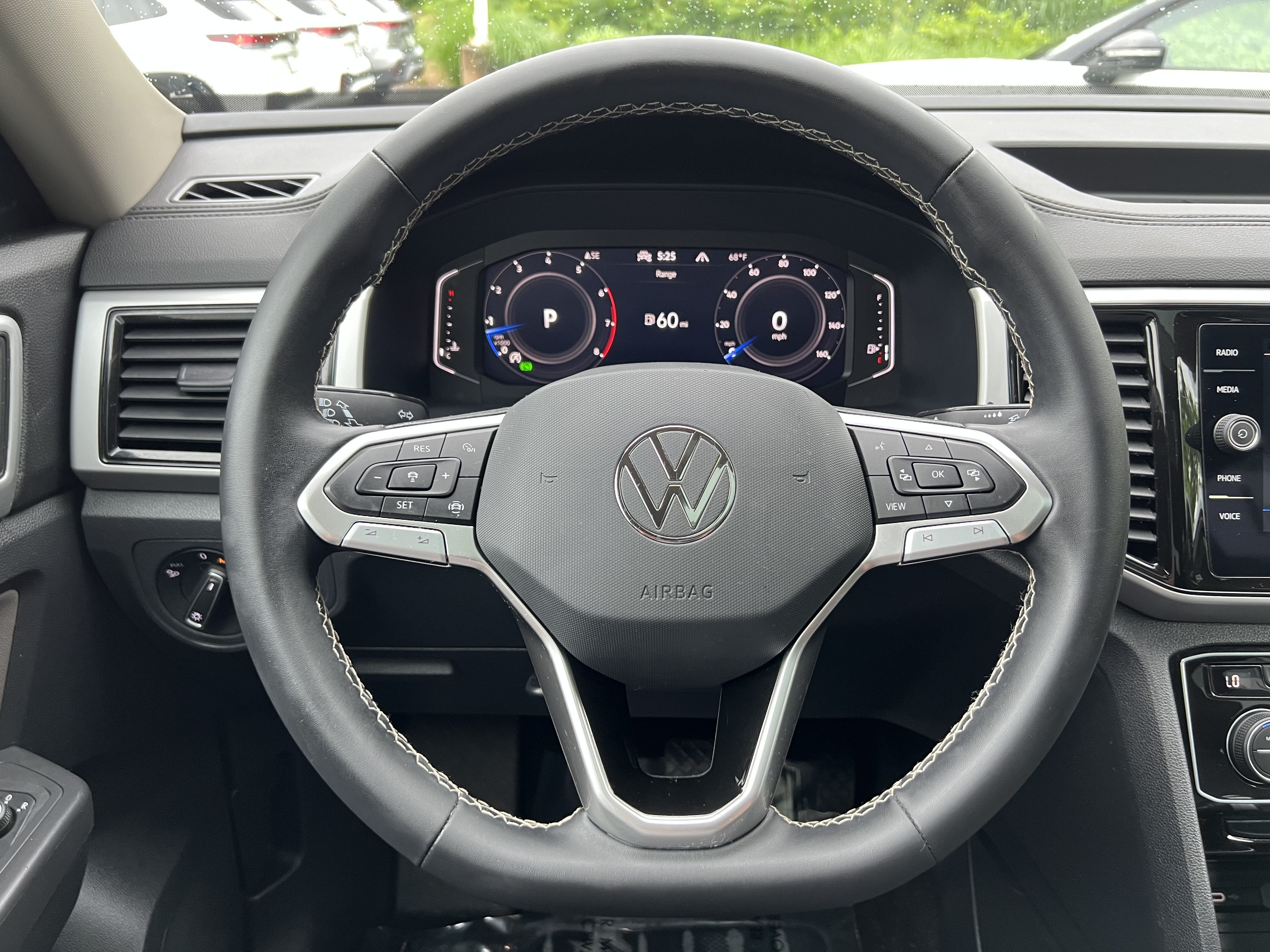 2023 Volkswagen Atlas 3.6L V6 SE w/Technology W/Panoramic Sunroof & Black Wheel Package