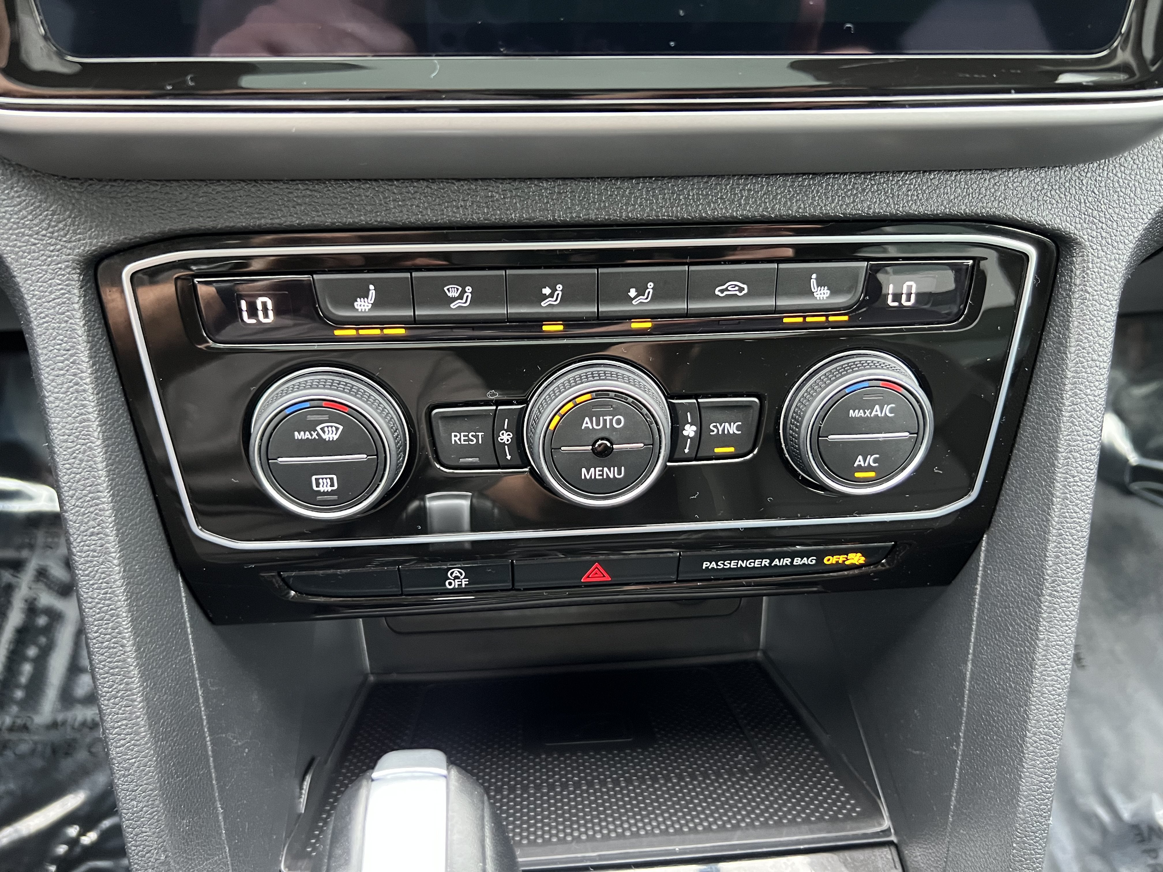 2023 Volkswagen Atlas 3.6L V6 SE w/Technology W/Panoramic Sunroof & Black Wheel Package