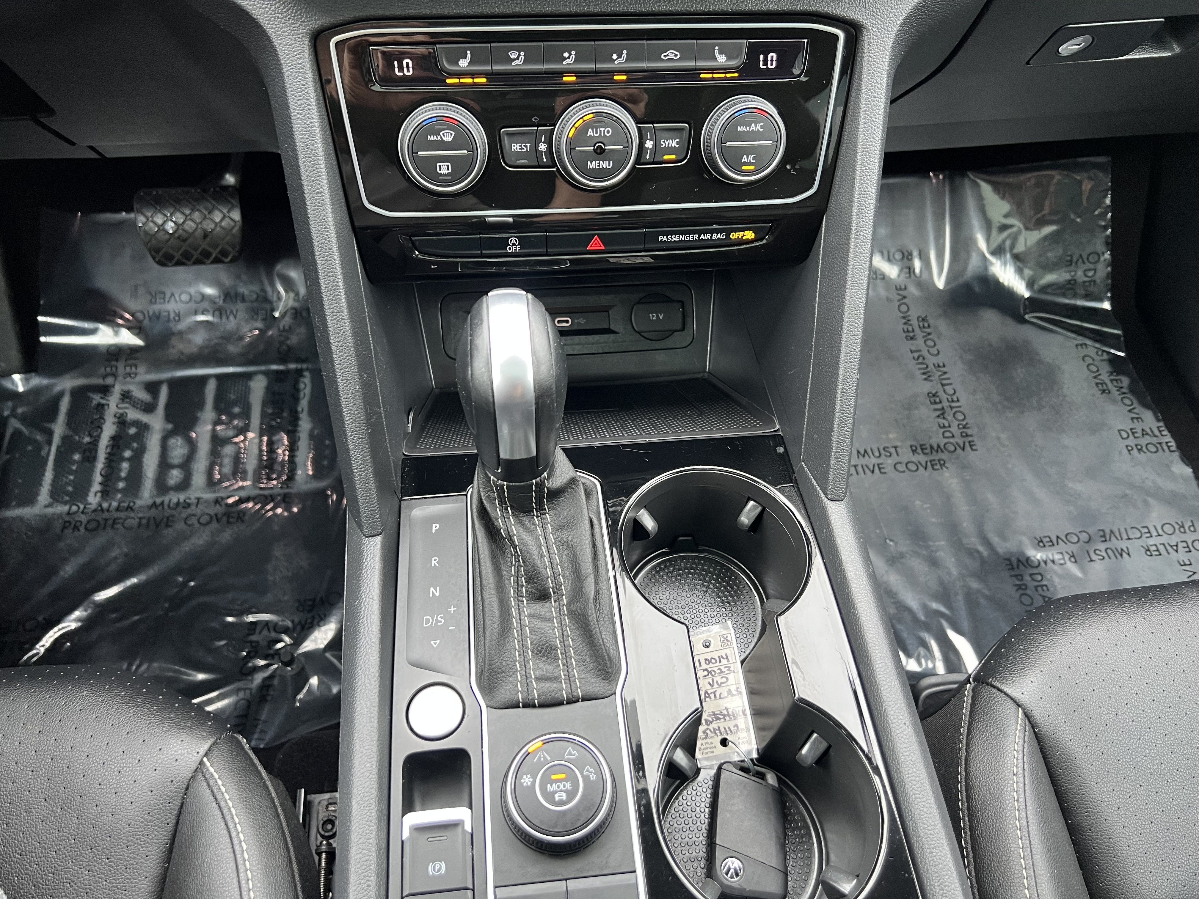 2023 Volkswagen Atlas 3.6L V6 SE w/Technology W/Panoramic Sunroof & Black Wheel Package