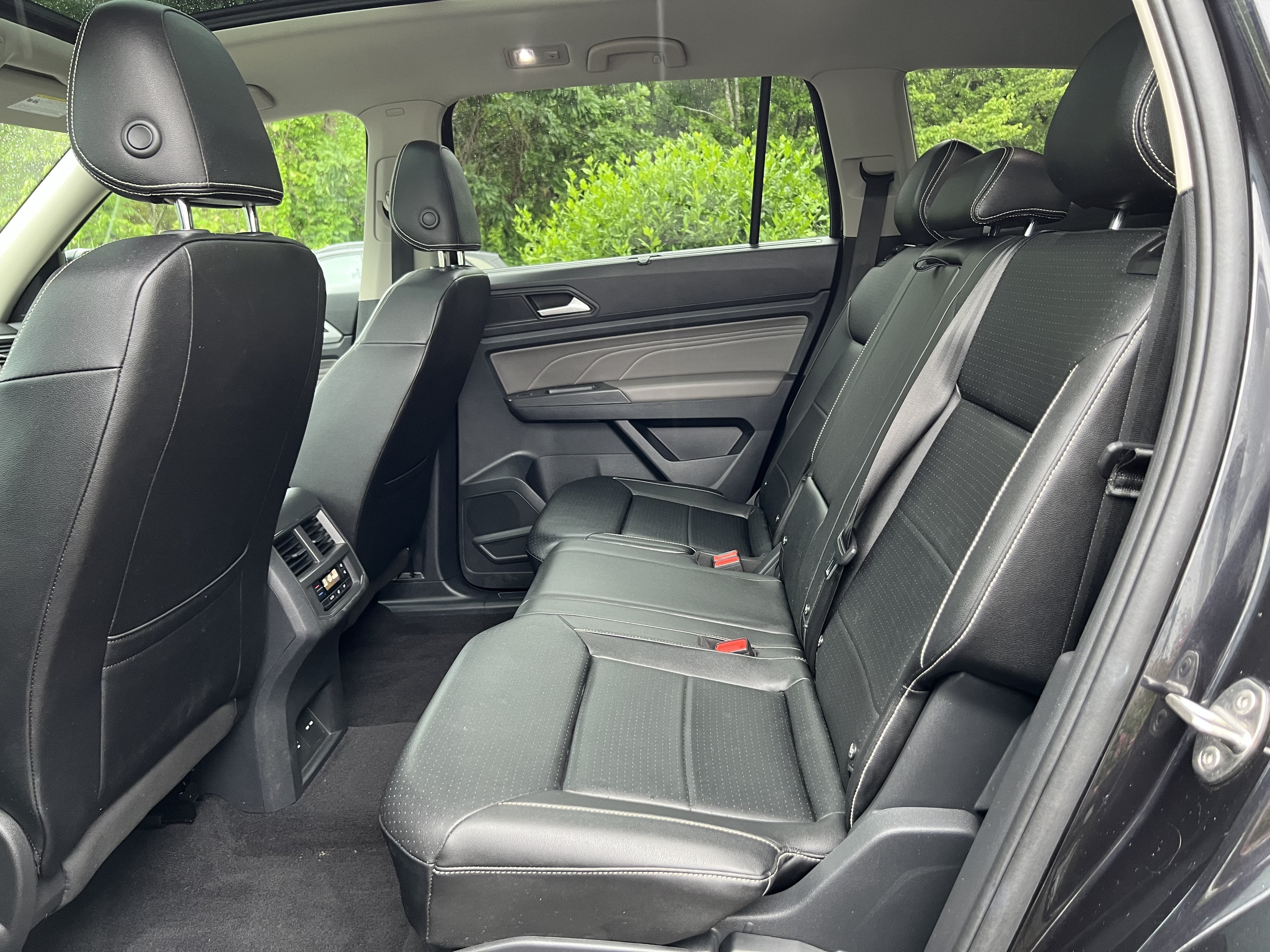 2023 Volkswagen Atlas 3.6L V6 SE w/Technology W/Panoramic Sunroof & Black Wheel Package