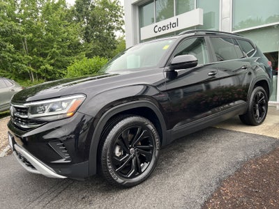 2023 Volkswagen Atlas 3.6L V6 SE w/Technology W/Panoramic Sunroof & Black Wheel Package