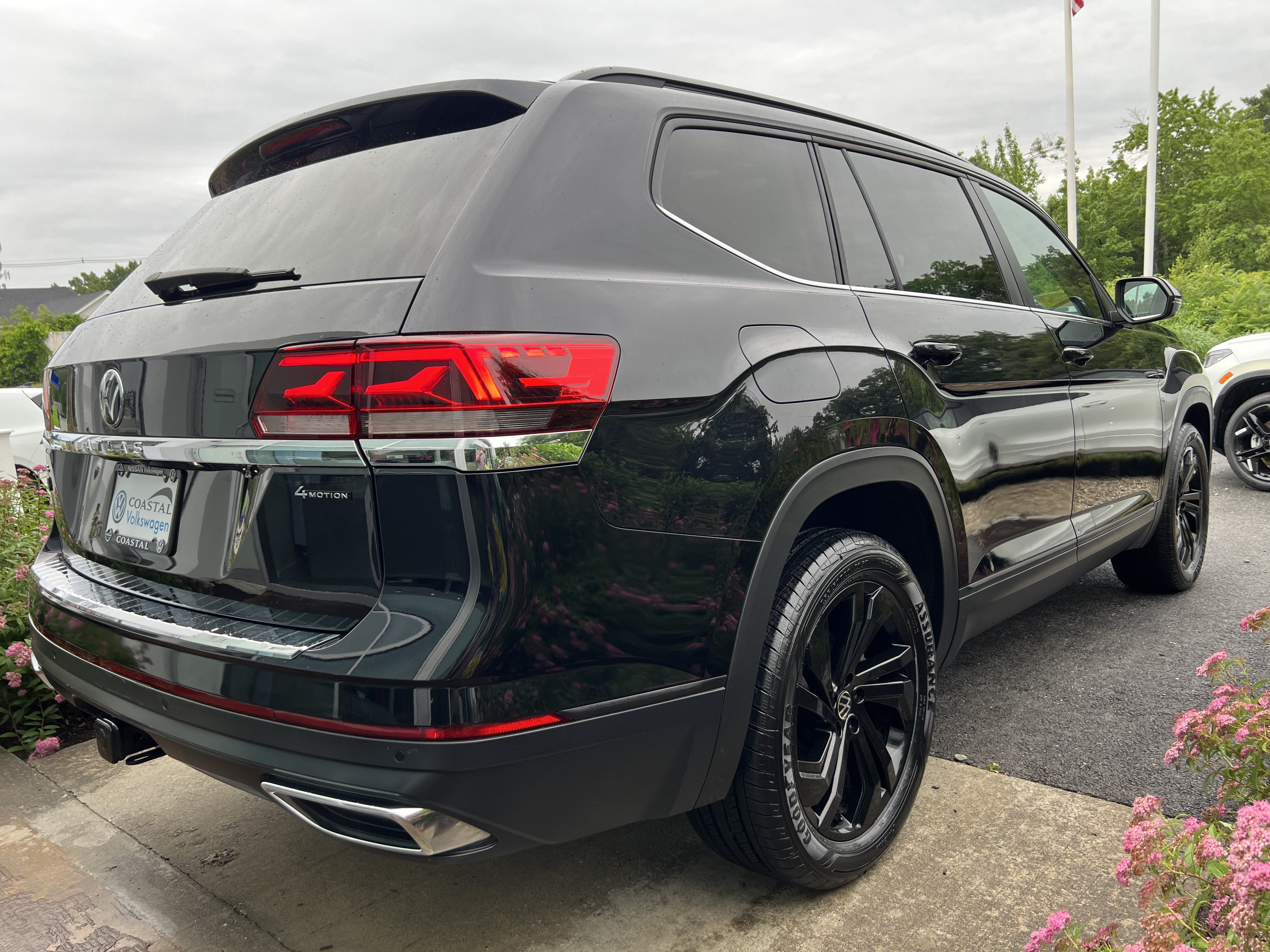 2023 Volkswagen Atlas 3.6L V6 SE w/Technology W/Panoramic Sunroof & Black Wheel Package