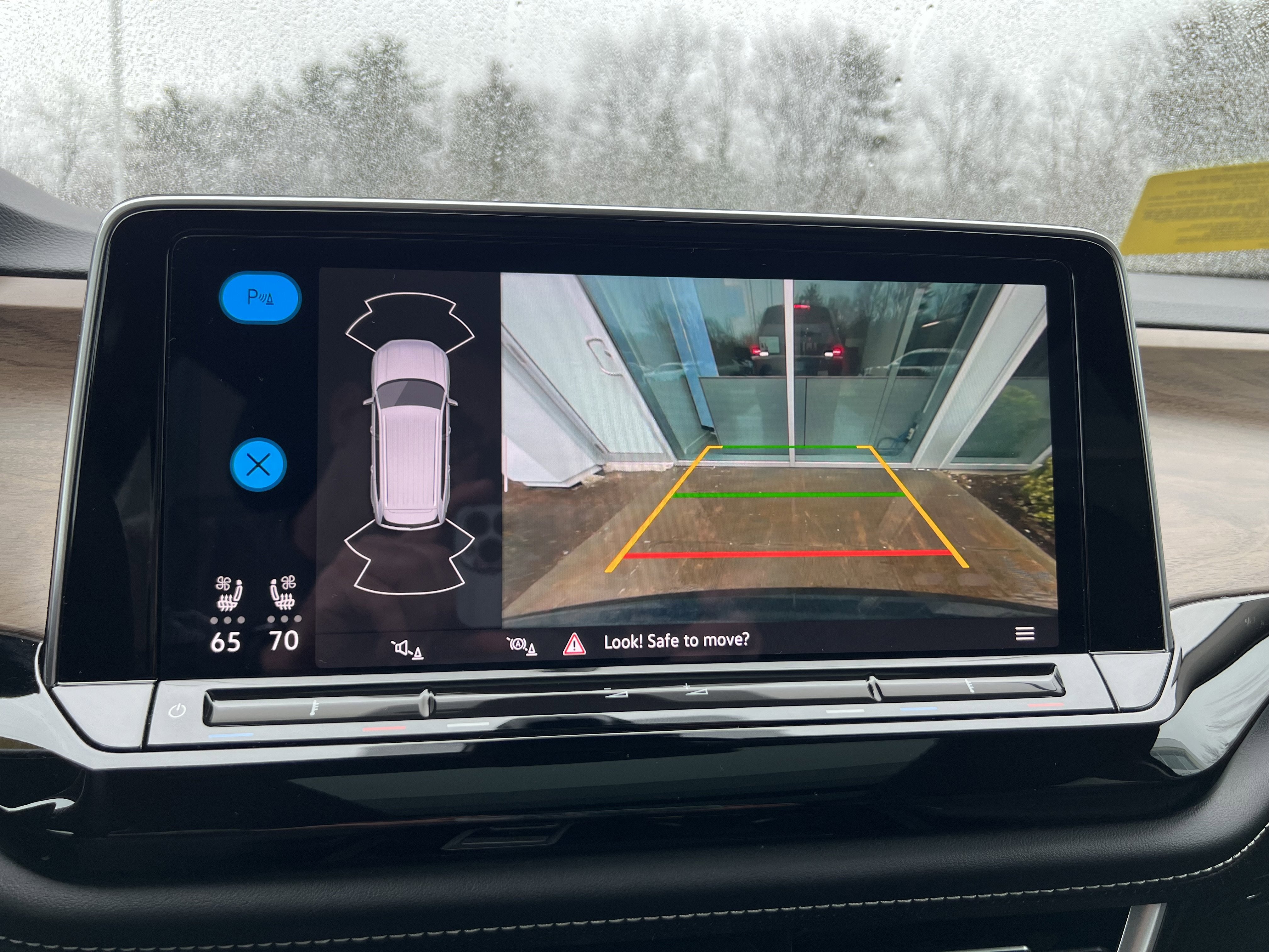 2024 Volkswagen Atlas 2.0T SE w/Technology w/panoramic sunroof and BWP