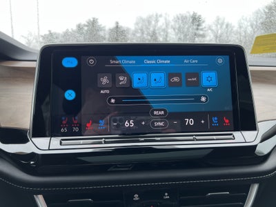 2024 Volkswagen Atlas 2.0T SE w/Technology w/panoramic sunroof and BWP