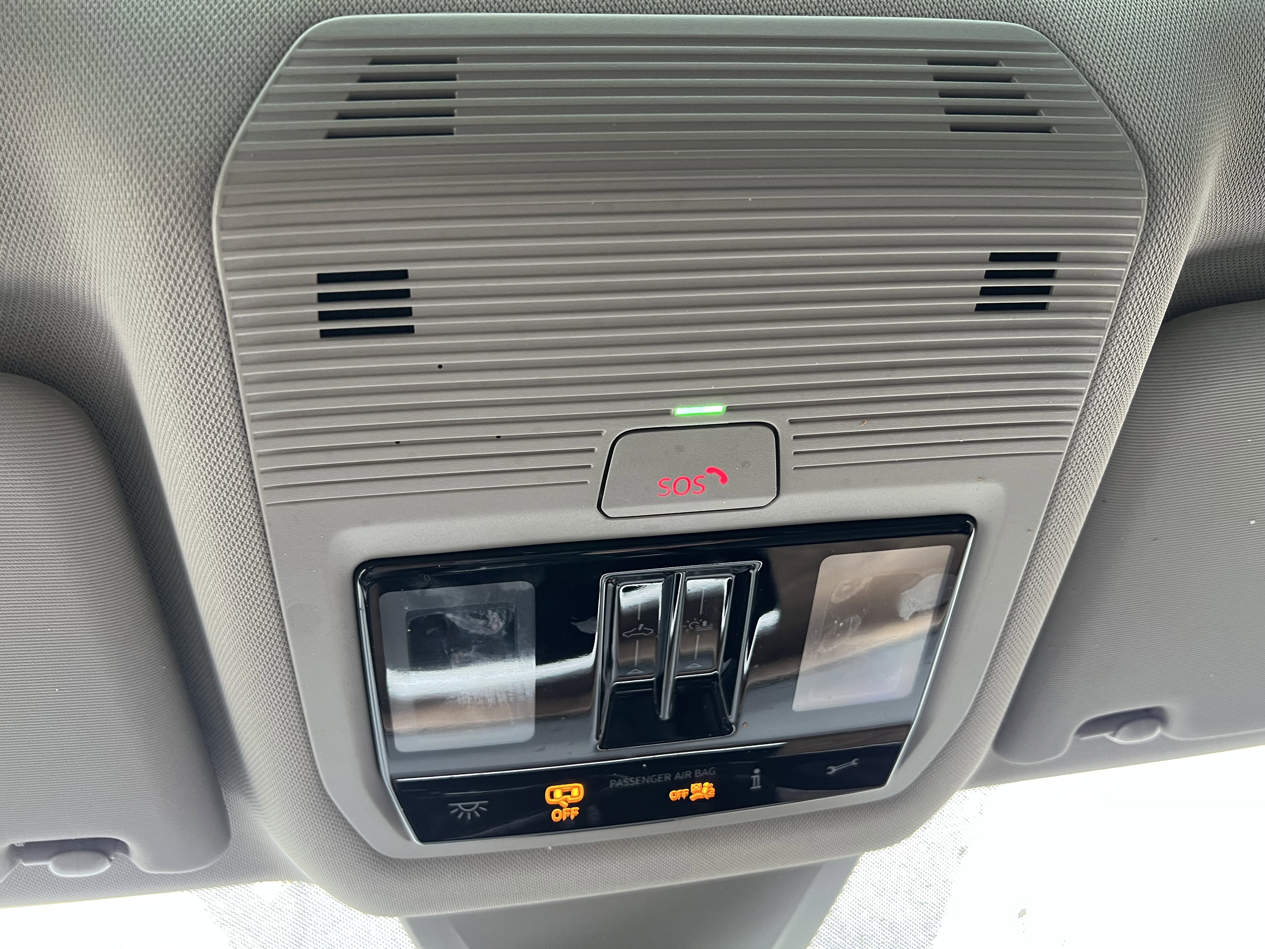 2024 Volkswagen Atlas 2.0T SE w/Technology w/panoramic sunroof and BWP