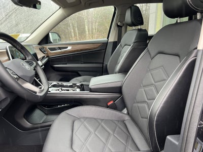 2024 Volkswagen Atlas 2.0T SE w/Technology w/panoramic sunroof and BWP