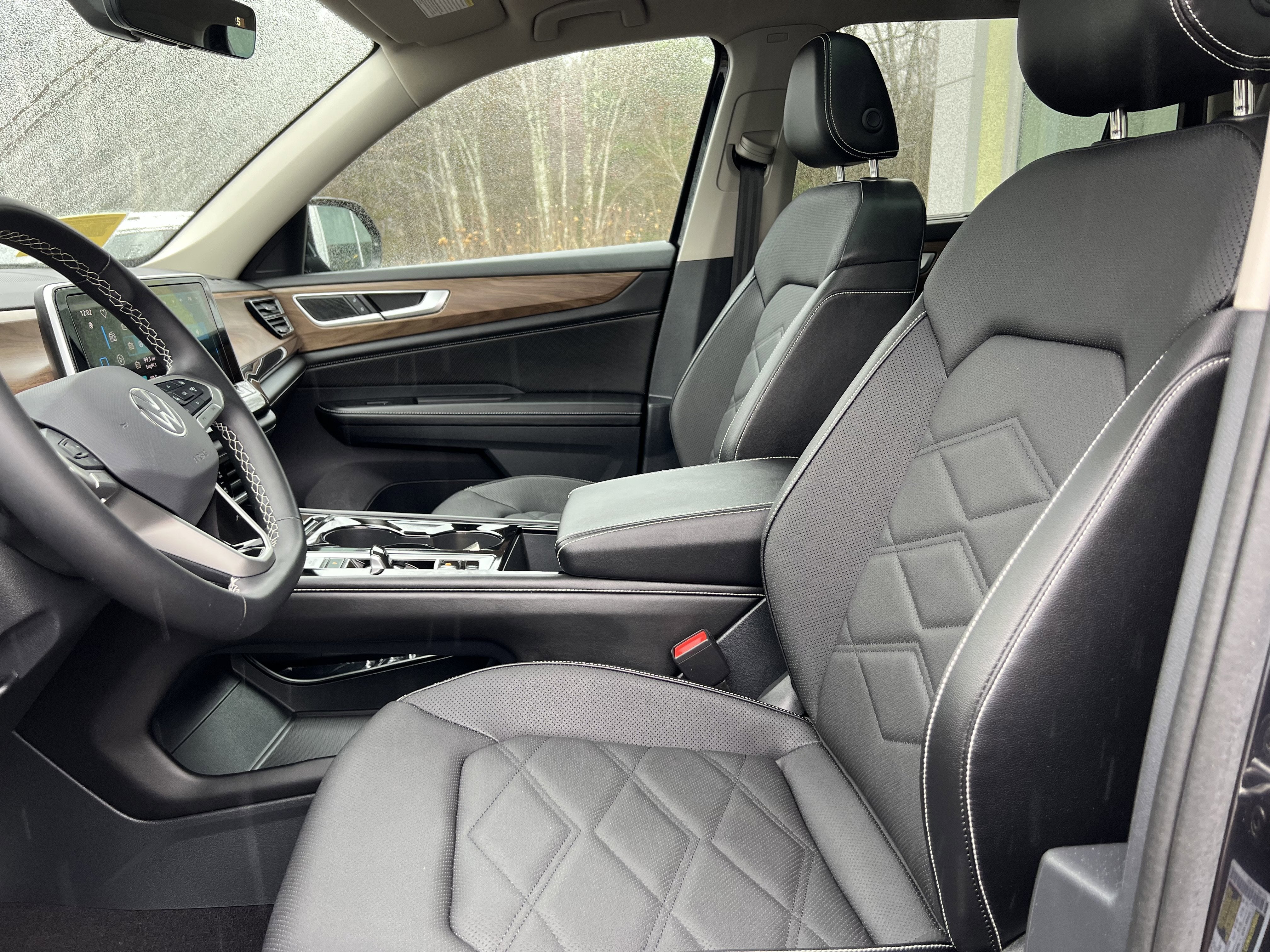 2024 Volkswagen Atlas 2.0T SE w/Technology w/panoramic sunroof and BWP