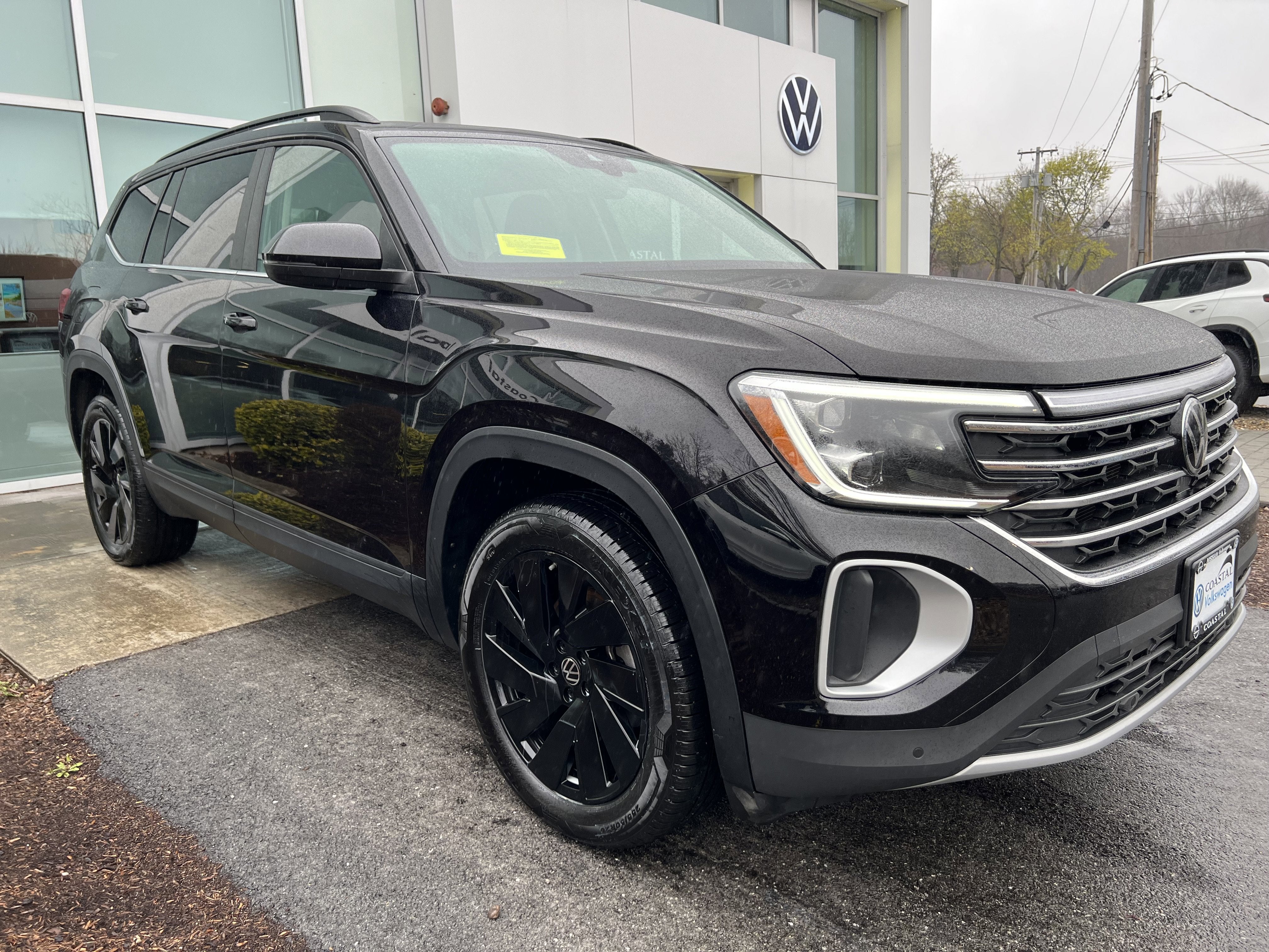 2024 Volkswagen Atlas 2.0T SE w/Technology w/panoramic sunroof and BWP