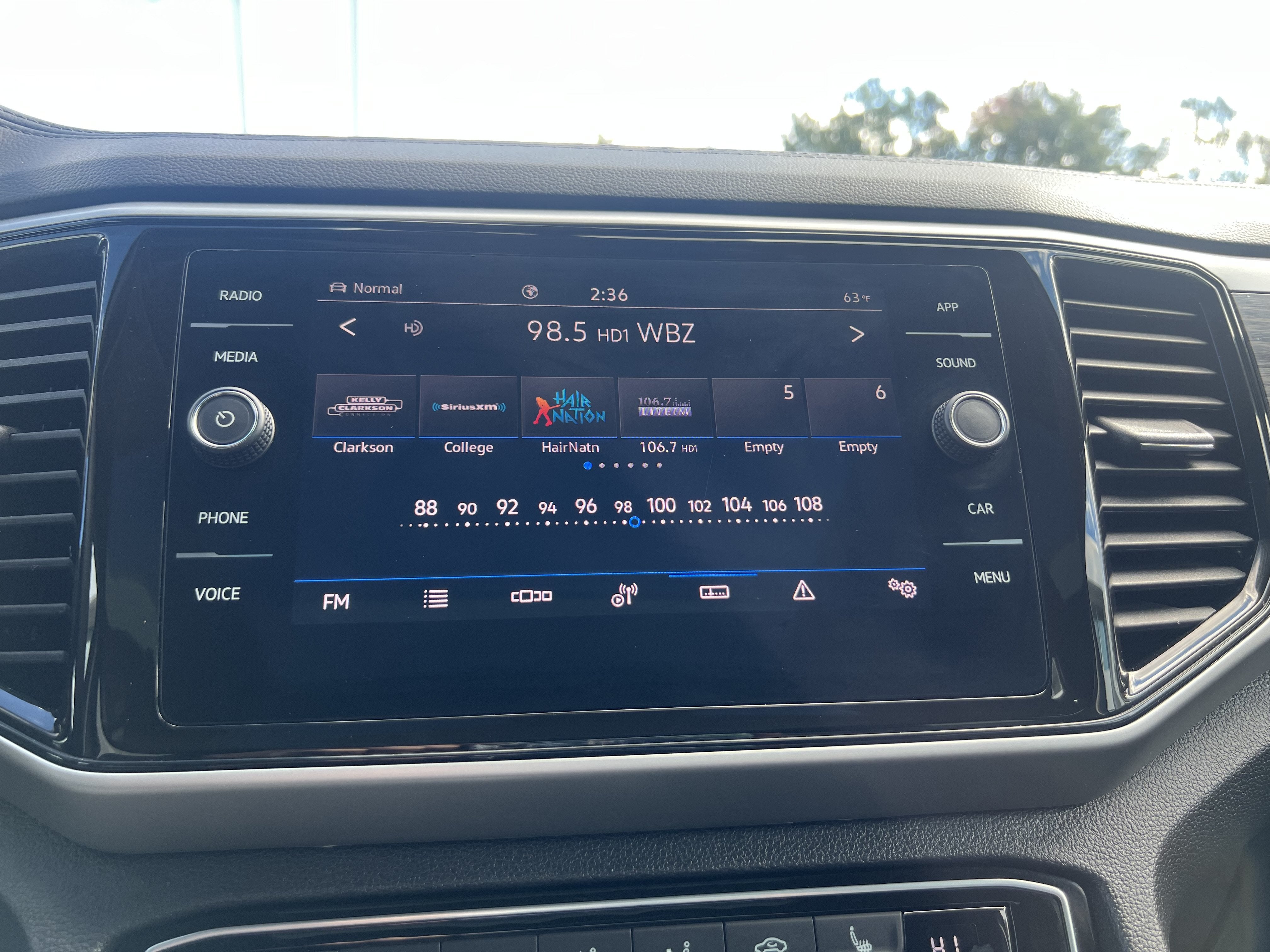 2023 Volkswagen Atlas 3.6L V6 SE w/Technology w/sunroof