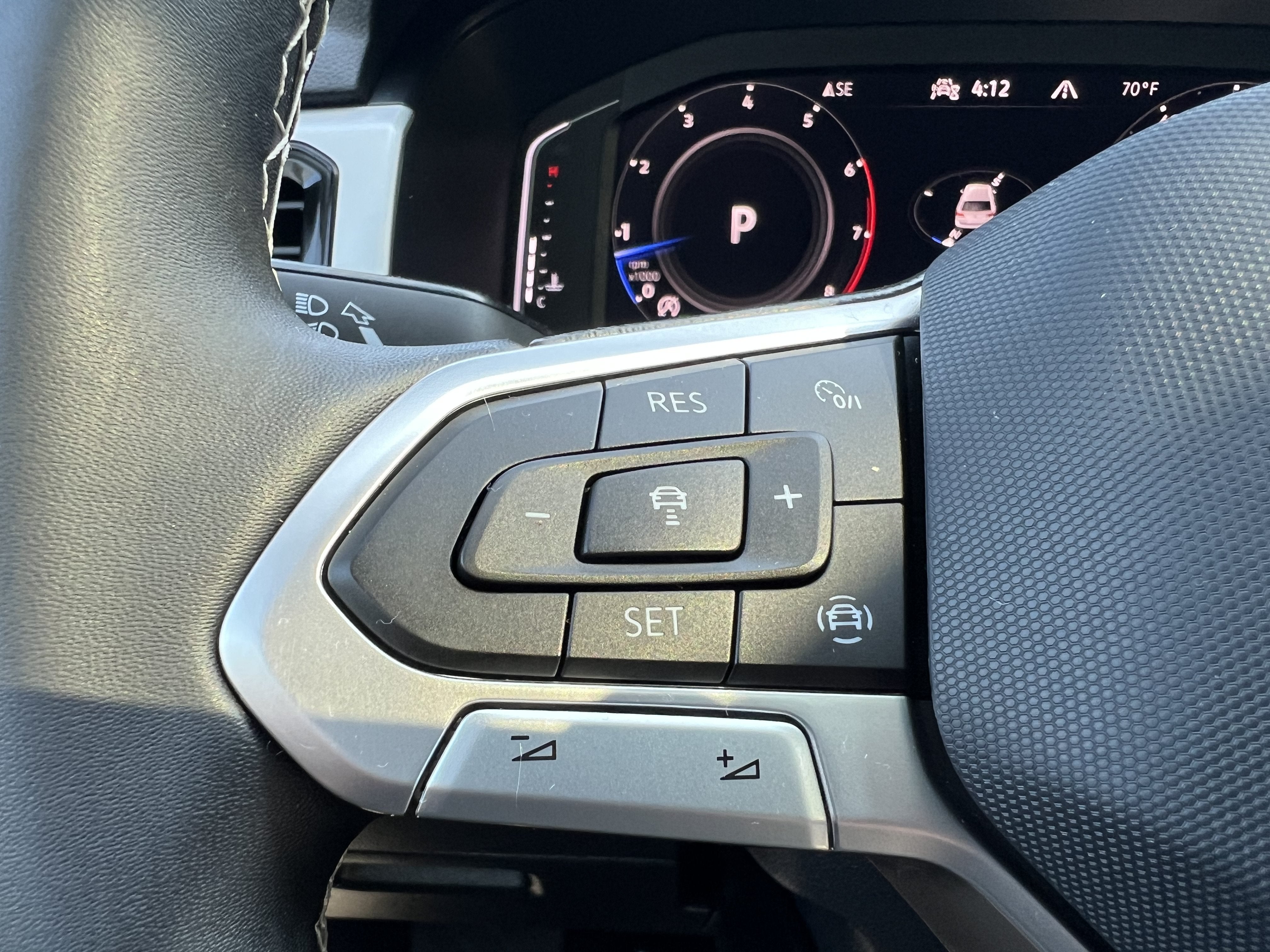 2023 Volkswagen Atlas 3.6L V6 SE w/Technology W/Panoramic Sunroof & Captains Chairs