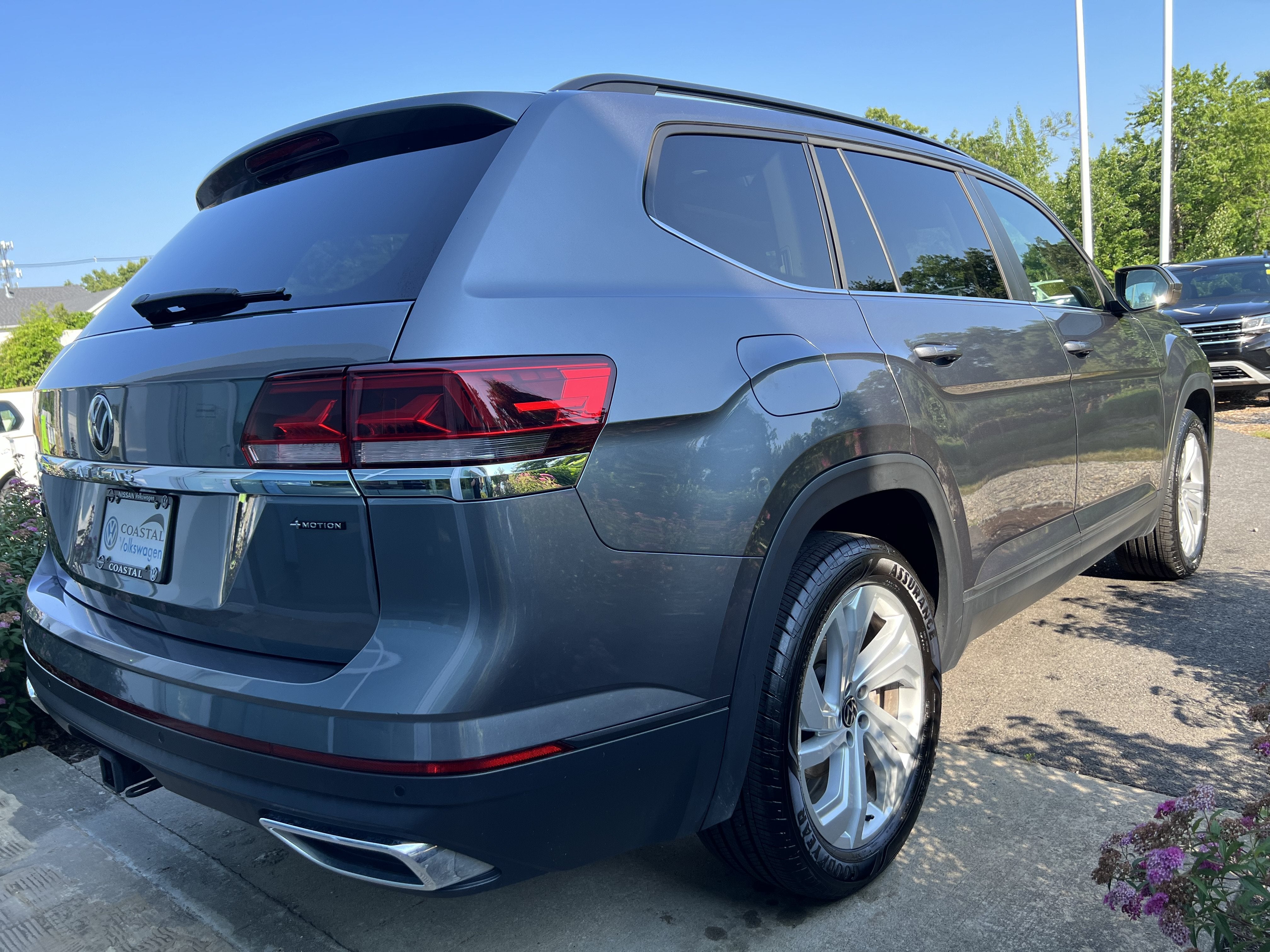 2023 Volkswagen Atlas 3.6L V6 SE w/Technology W/Panoramic Sunroof & Captains Chairs