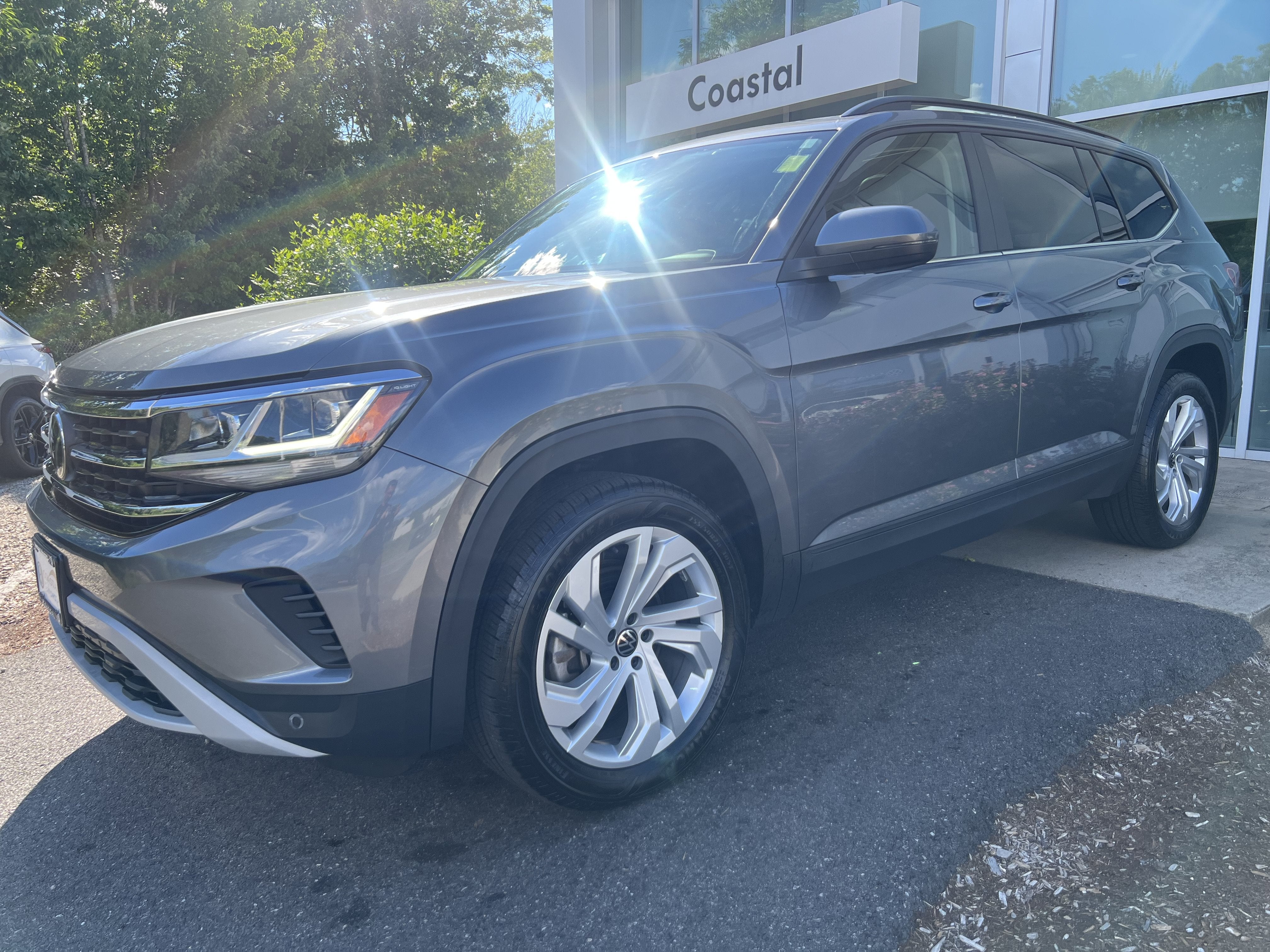 2022 Volkswagen Atlas 3.6L V6 SE w/Technology W/Panoramic Sunroof & Captains Chairs