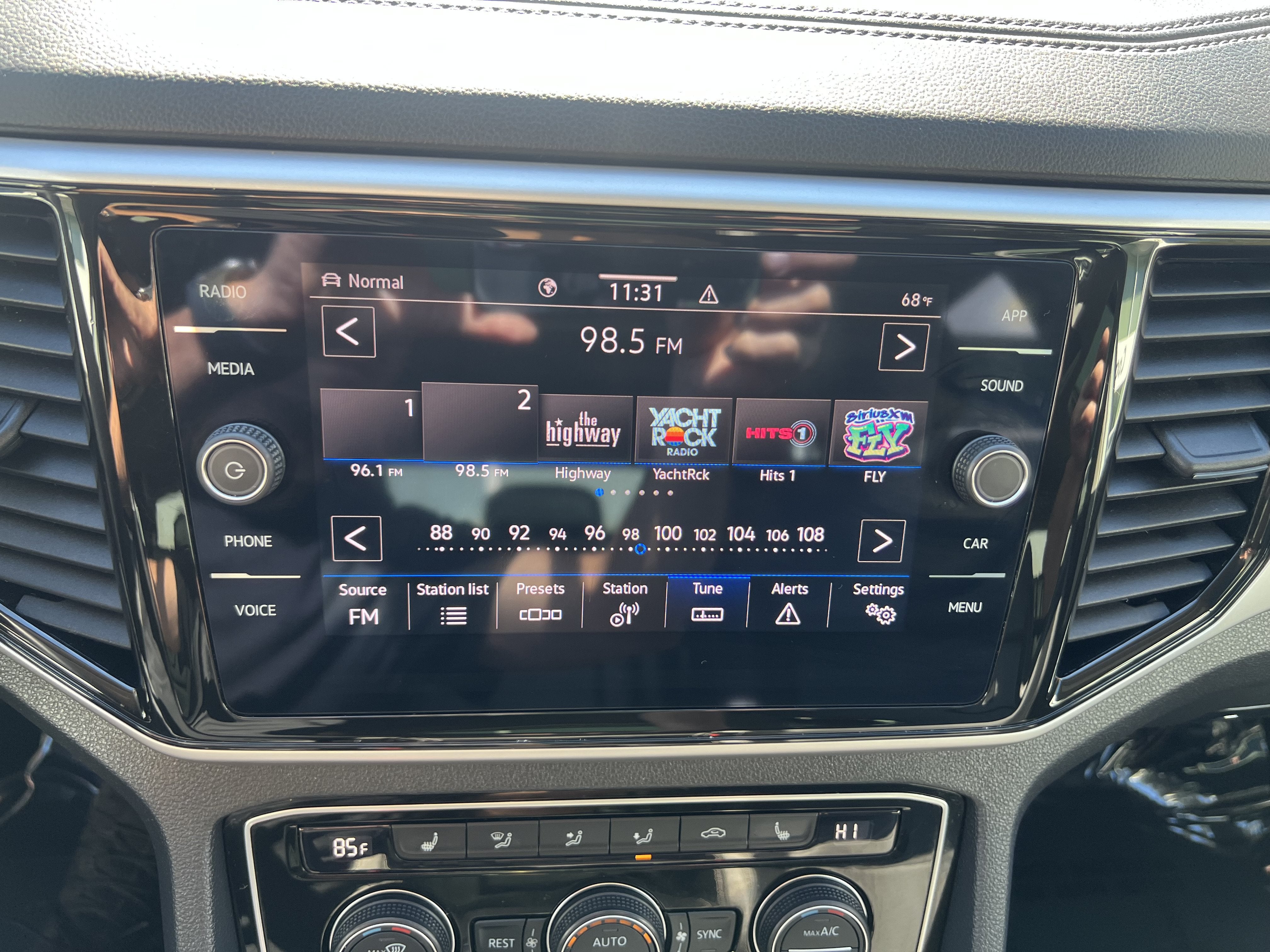 2023 Volkswagen Atlas 3.6L V6 SE w/Technology