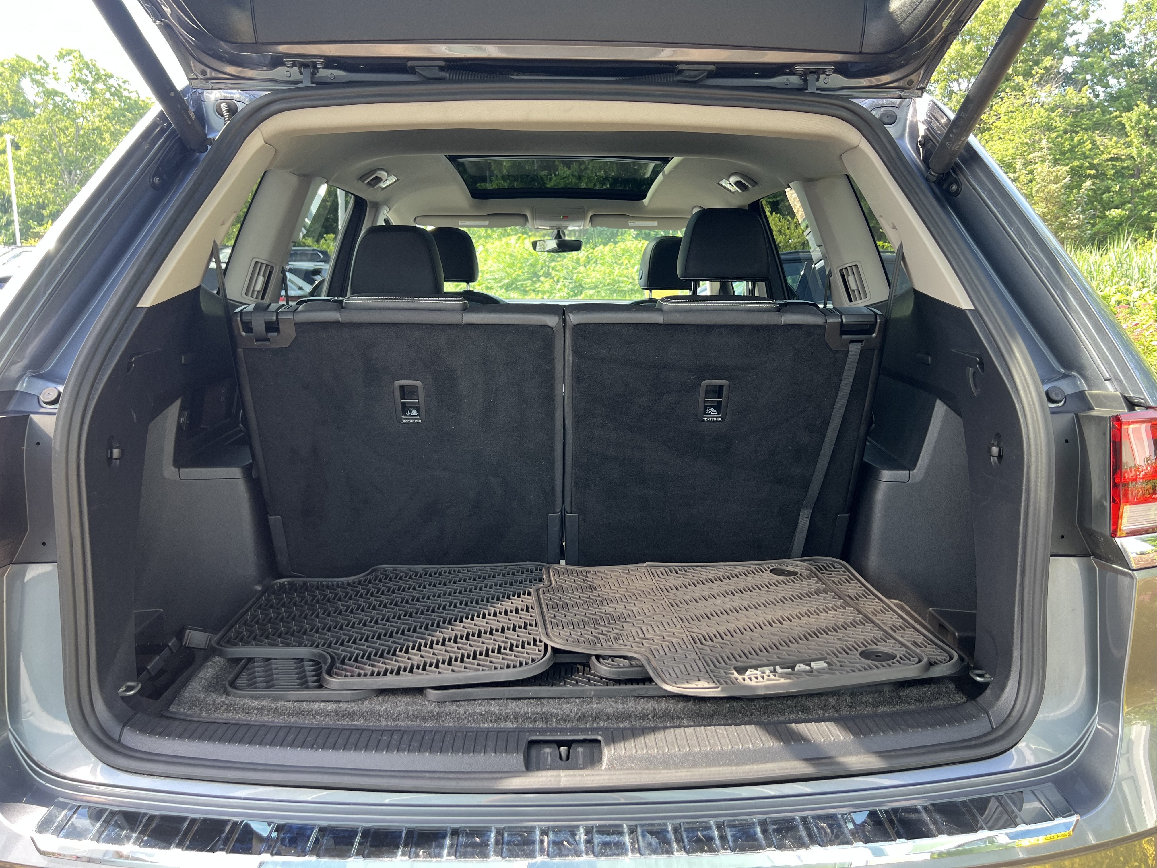 2023 Volkswagen Atlas 3.6L V6 SE w/Technology W/Panoramic Sunroof & Captains Chairs