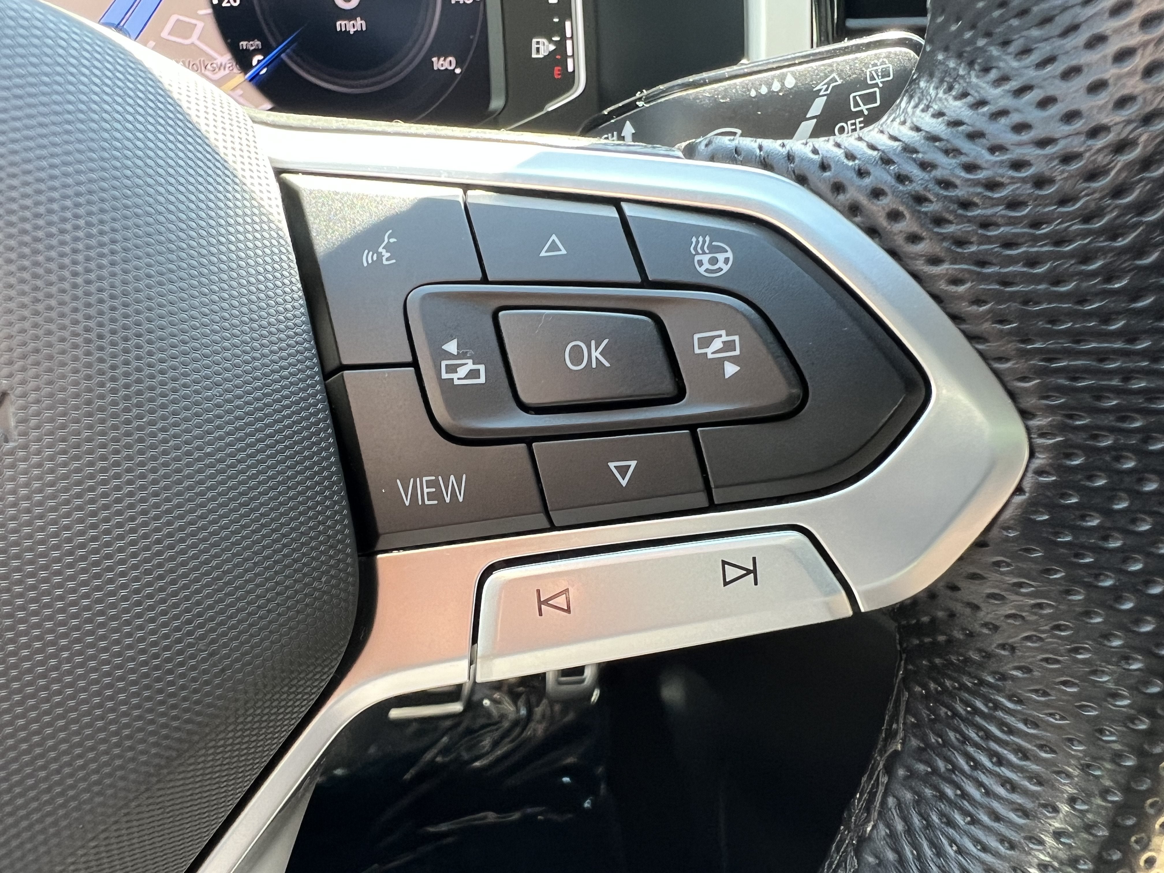 2023 Volkswagen Atlas Cross Sport 2.0T SEL R-Line Black