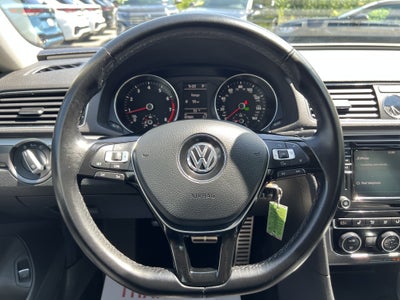 2017 Volkswagen Passat R-Line w/Comfort Pkg
