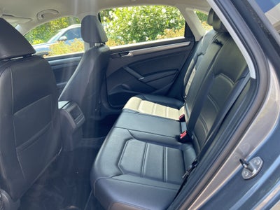 2017 Volkswagen Passat R-Line w/Comfort Pkg