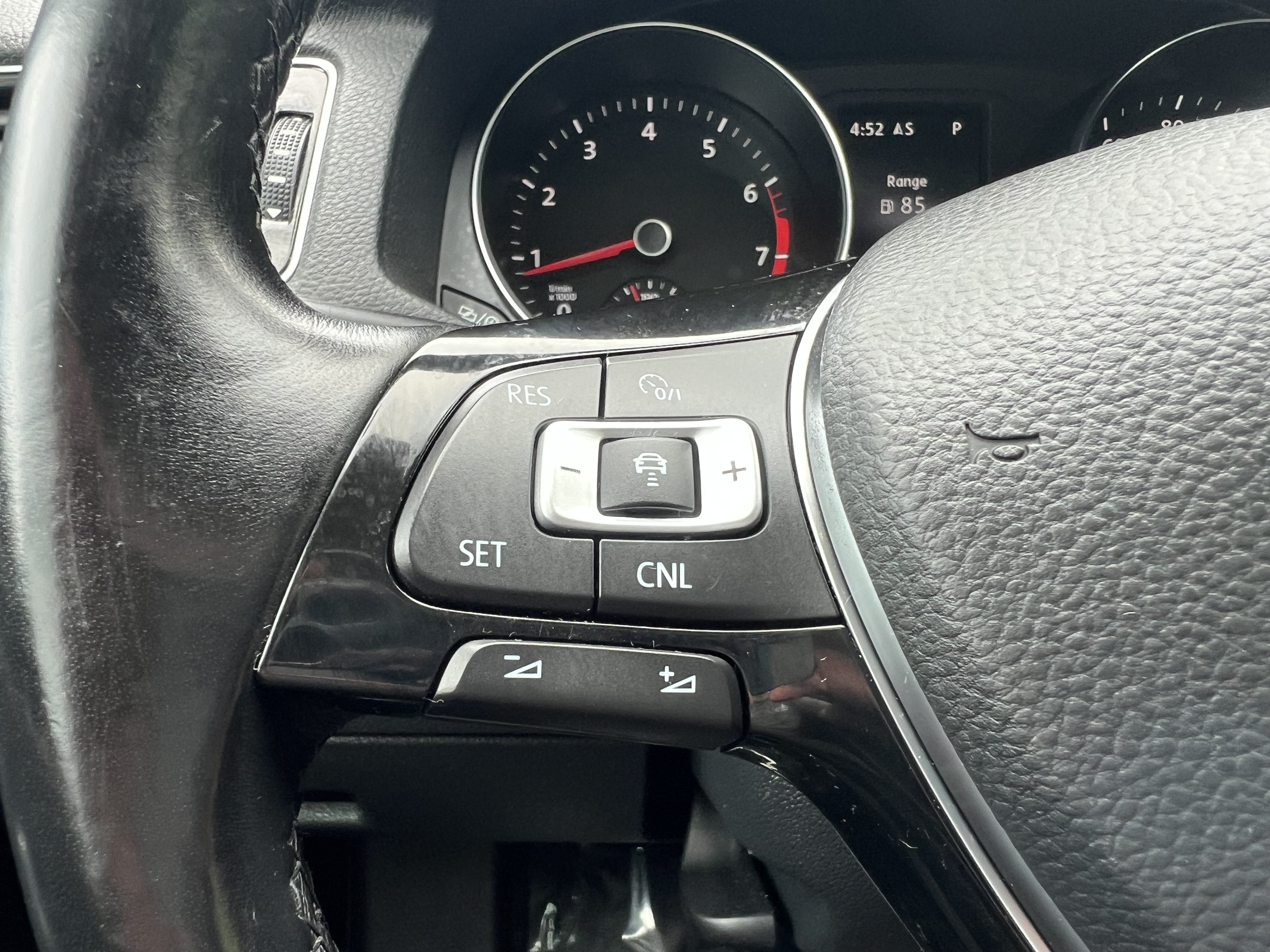 2017 Volkswagen Passat 1.8T SE w/Technology