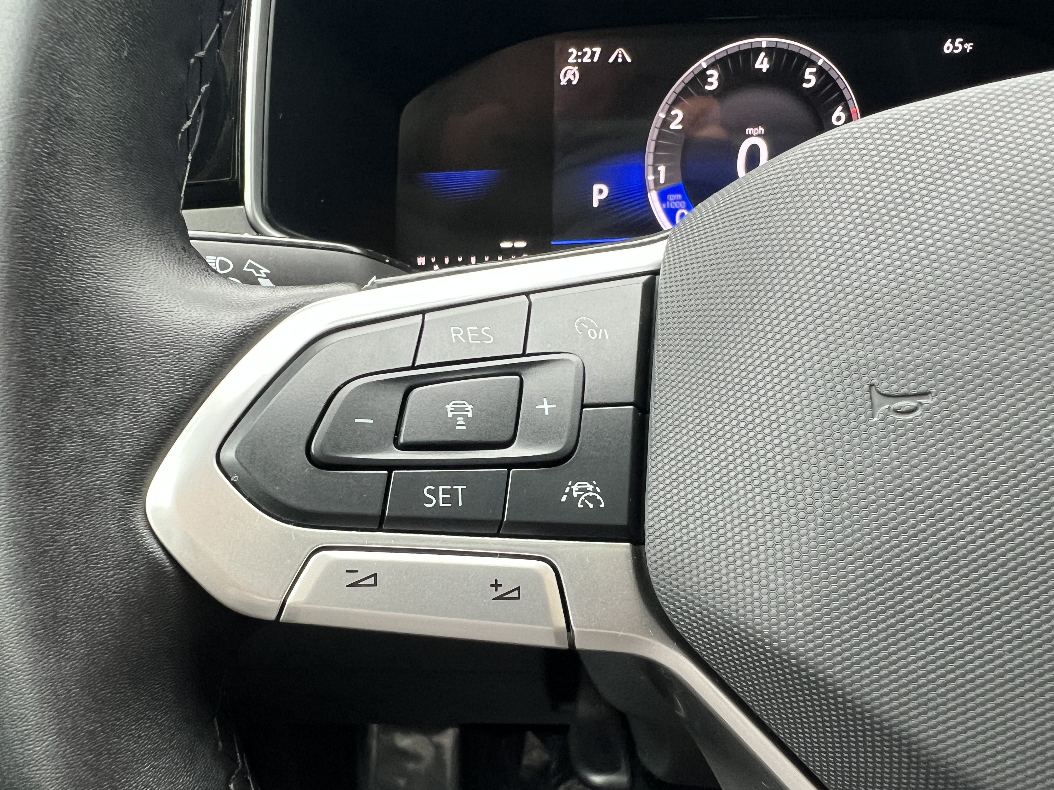 2025 Volkswagen Taos SE Black