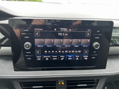 2025 Volkswagen Taos SE Black