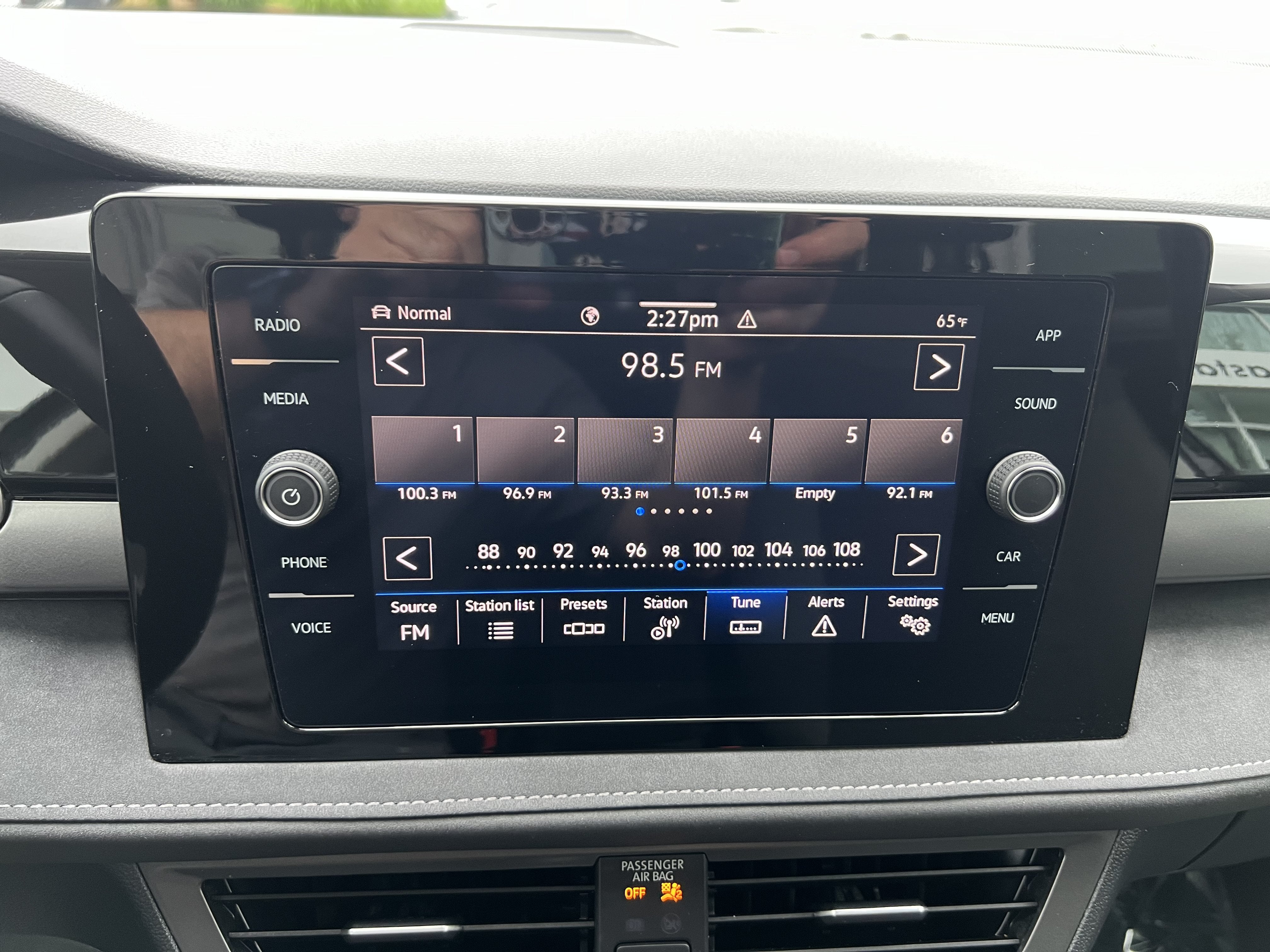 2025 Volkswagen Taos SE Black