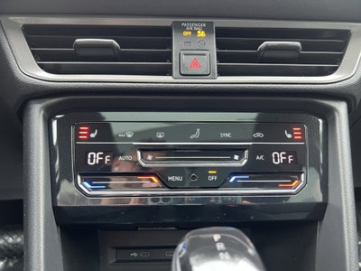 2025 Volkswagen Taos SE Black