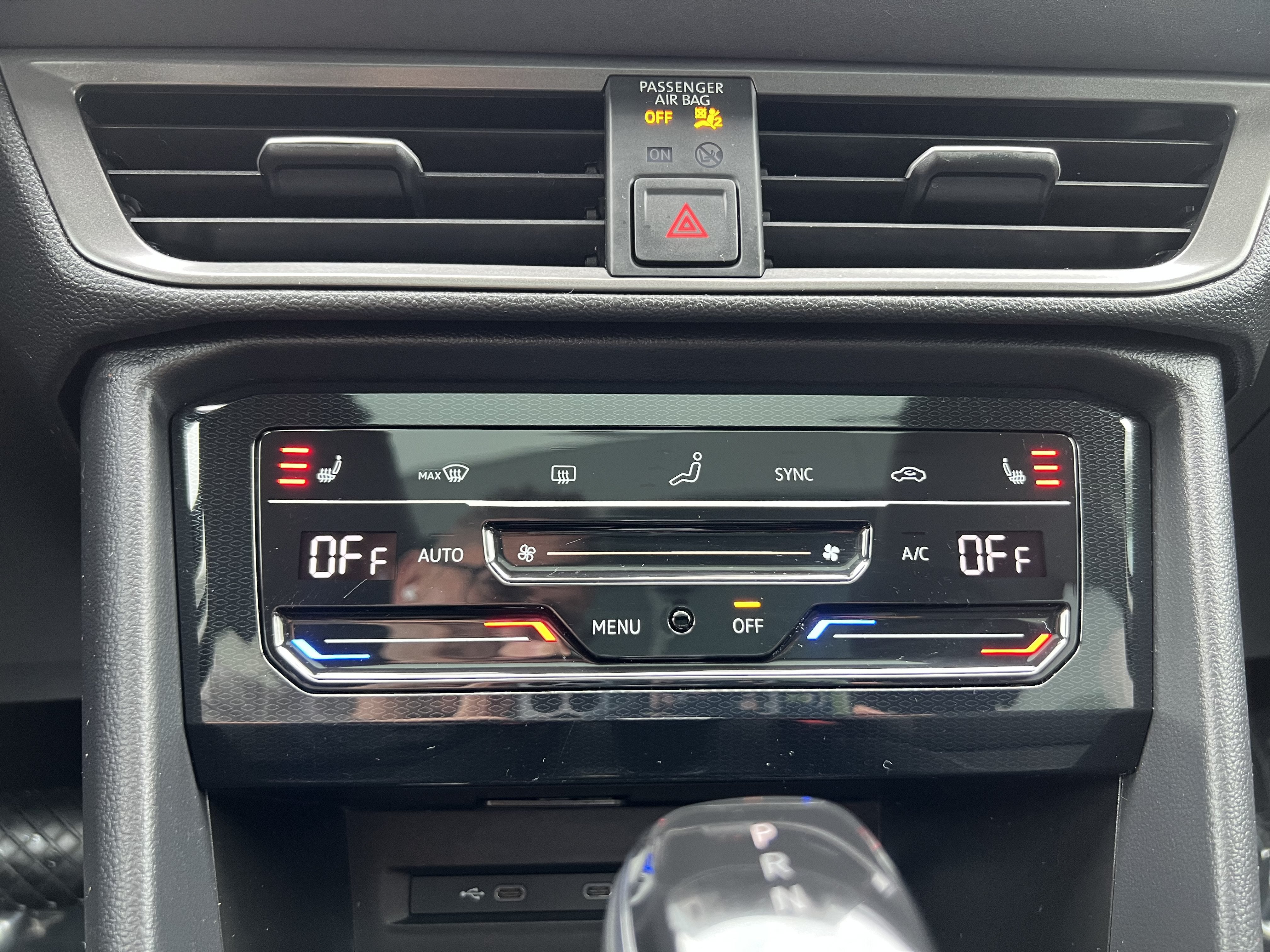 2025 Volkswagen Taos SE Black