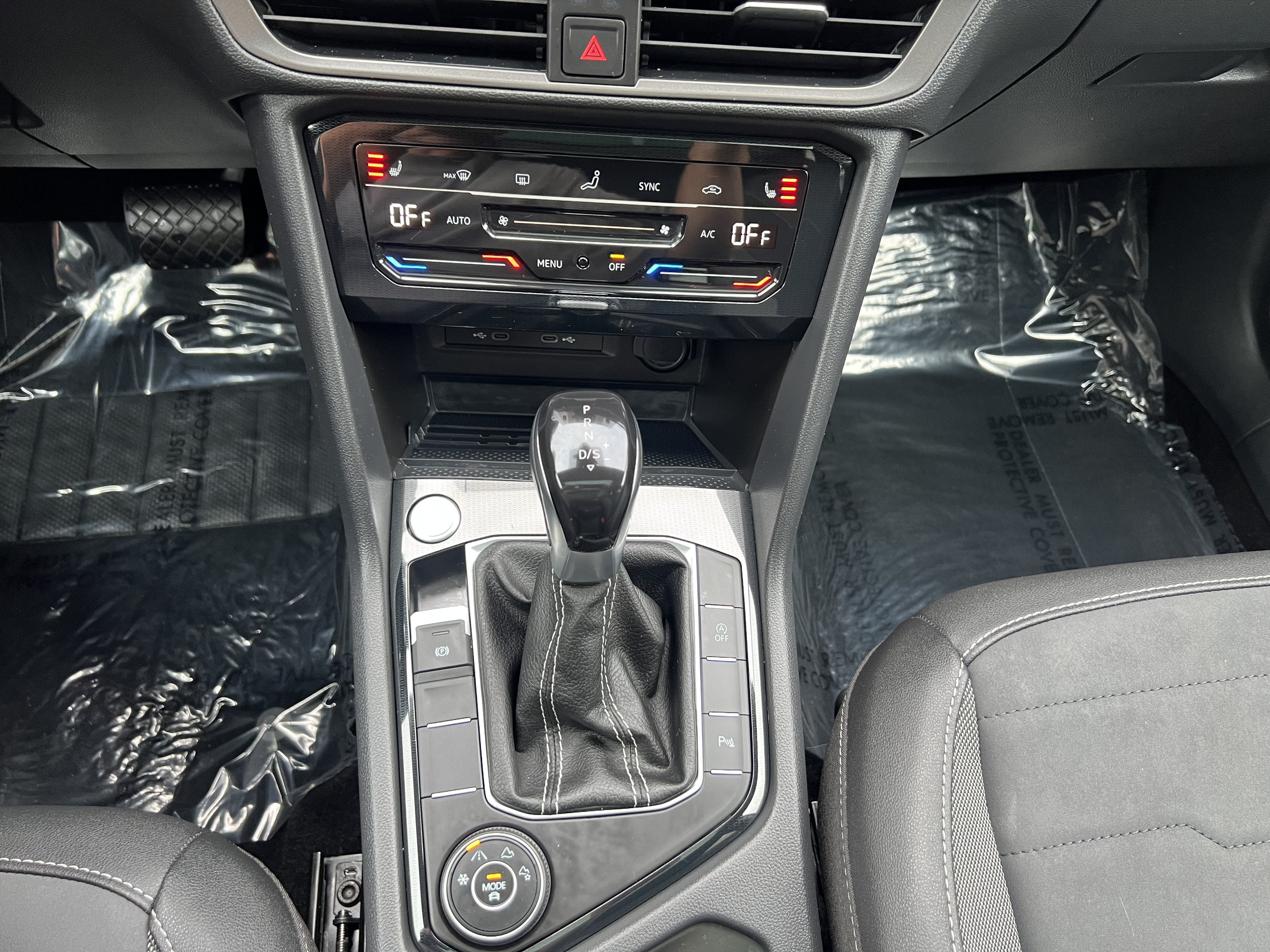 2025 Volkswagen Taos SE Black