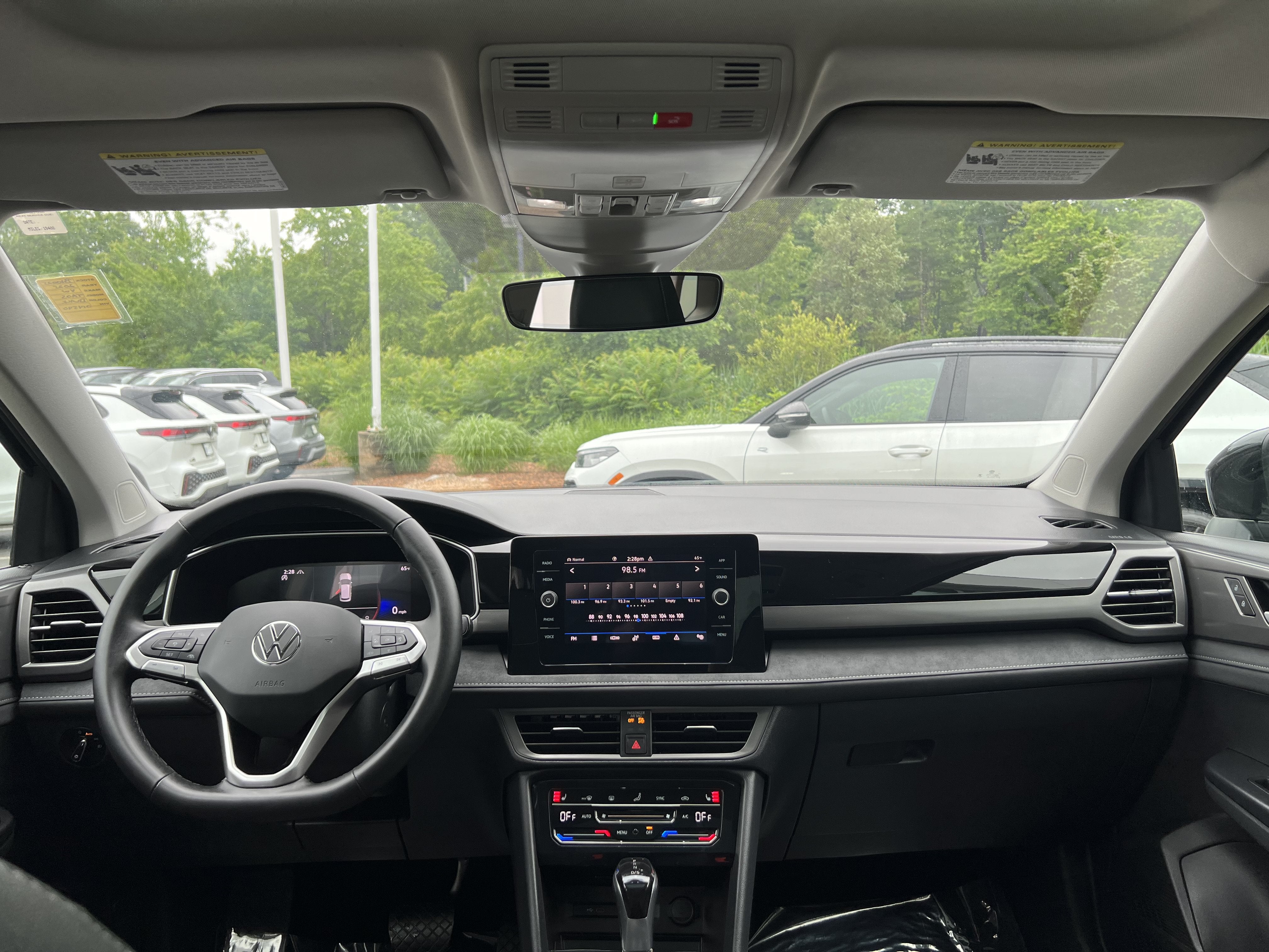 2025 Volkswagen Taos SE Black