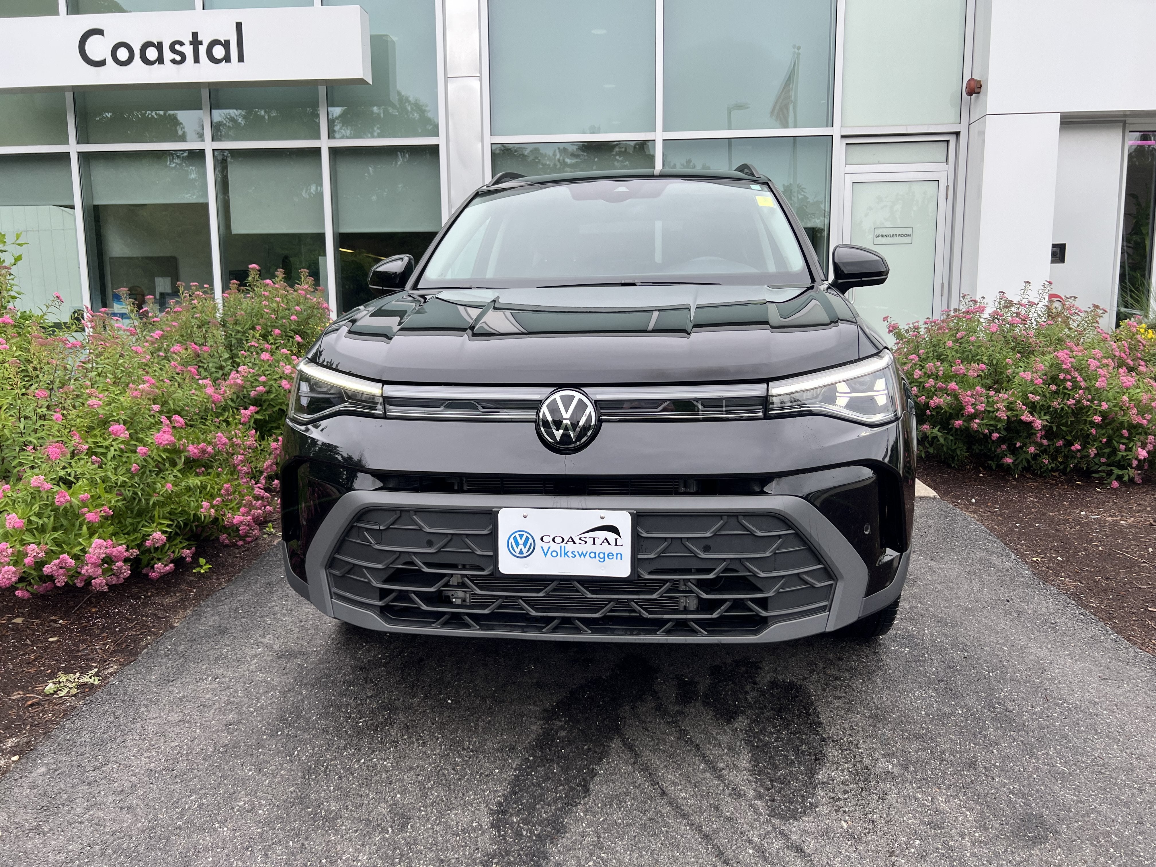 2025 Volkswagen Taos SE Black