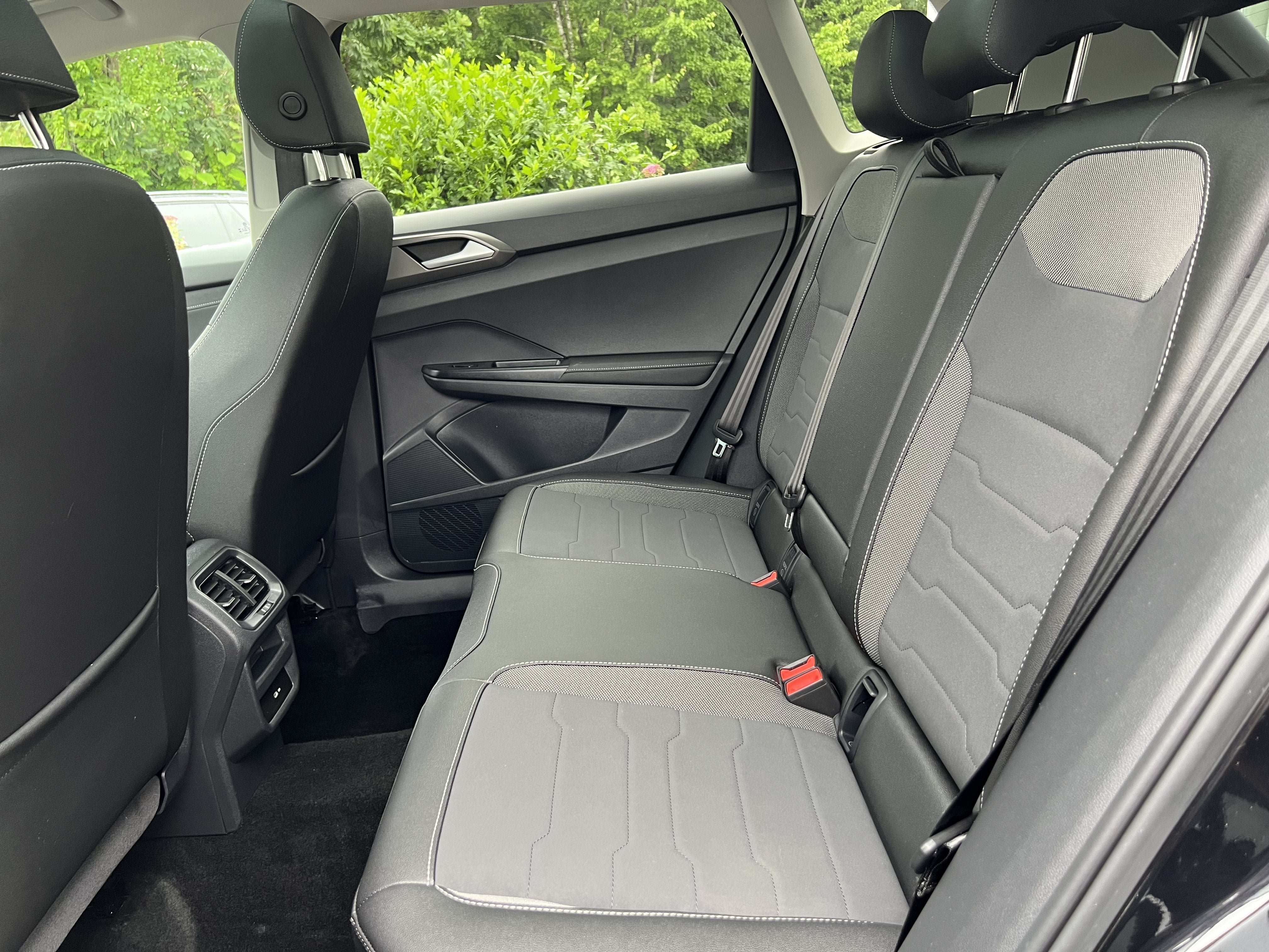 2025 Volkswagen Taos SE Black