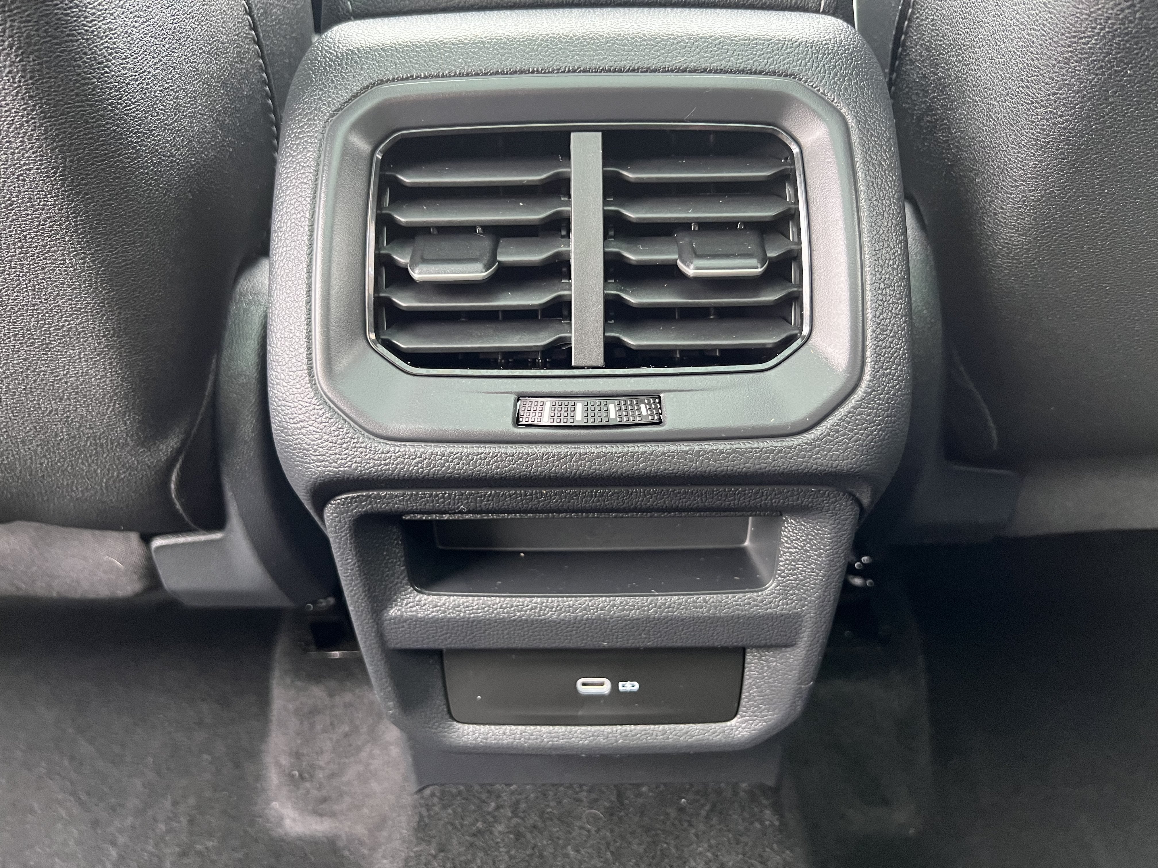 2025 Volkswagen Taos SE Black