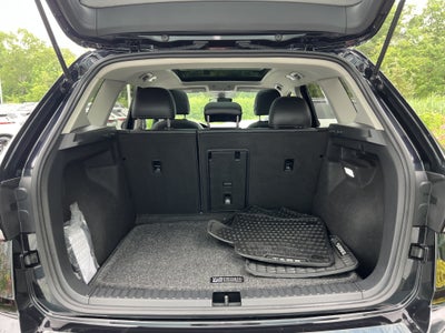 2025 Volkswagen Taos SE Black