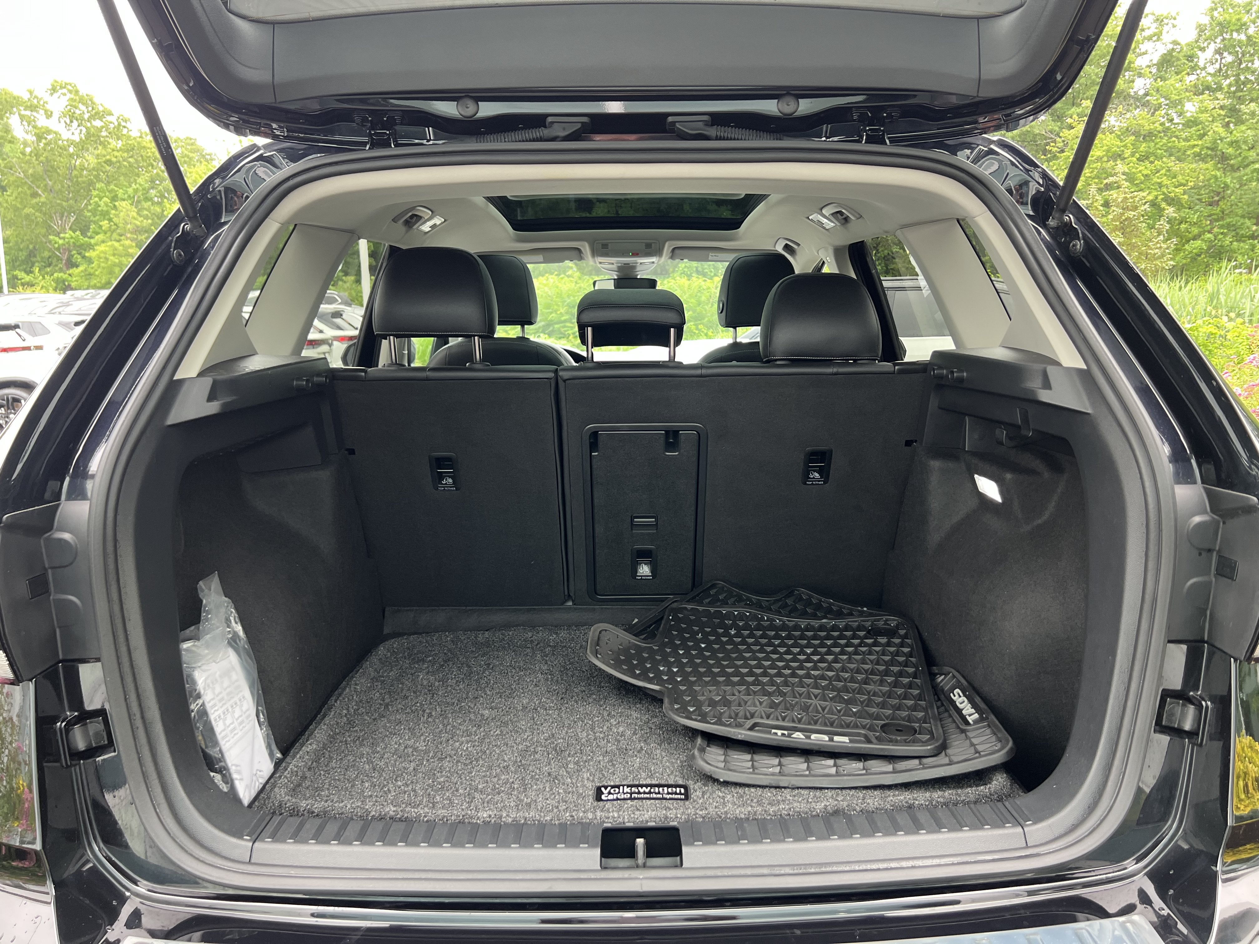 2025 Volkswagen Taos SE Black