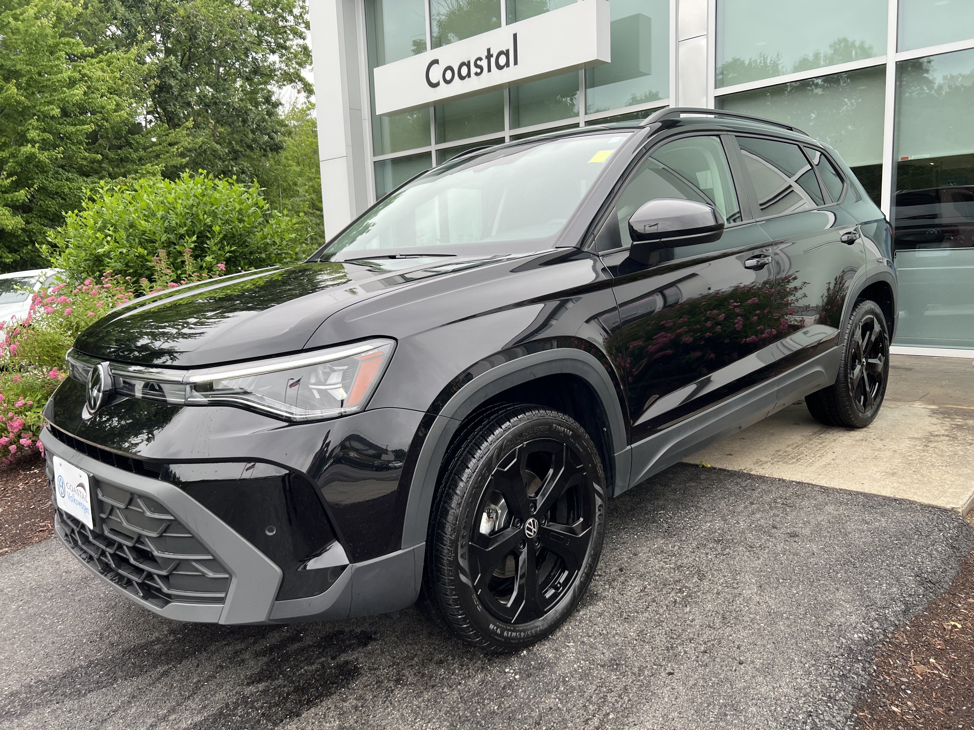 2025 Volkswagen Taos SE Black